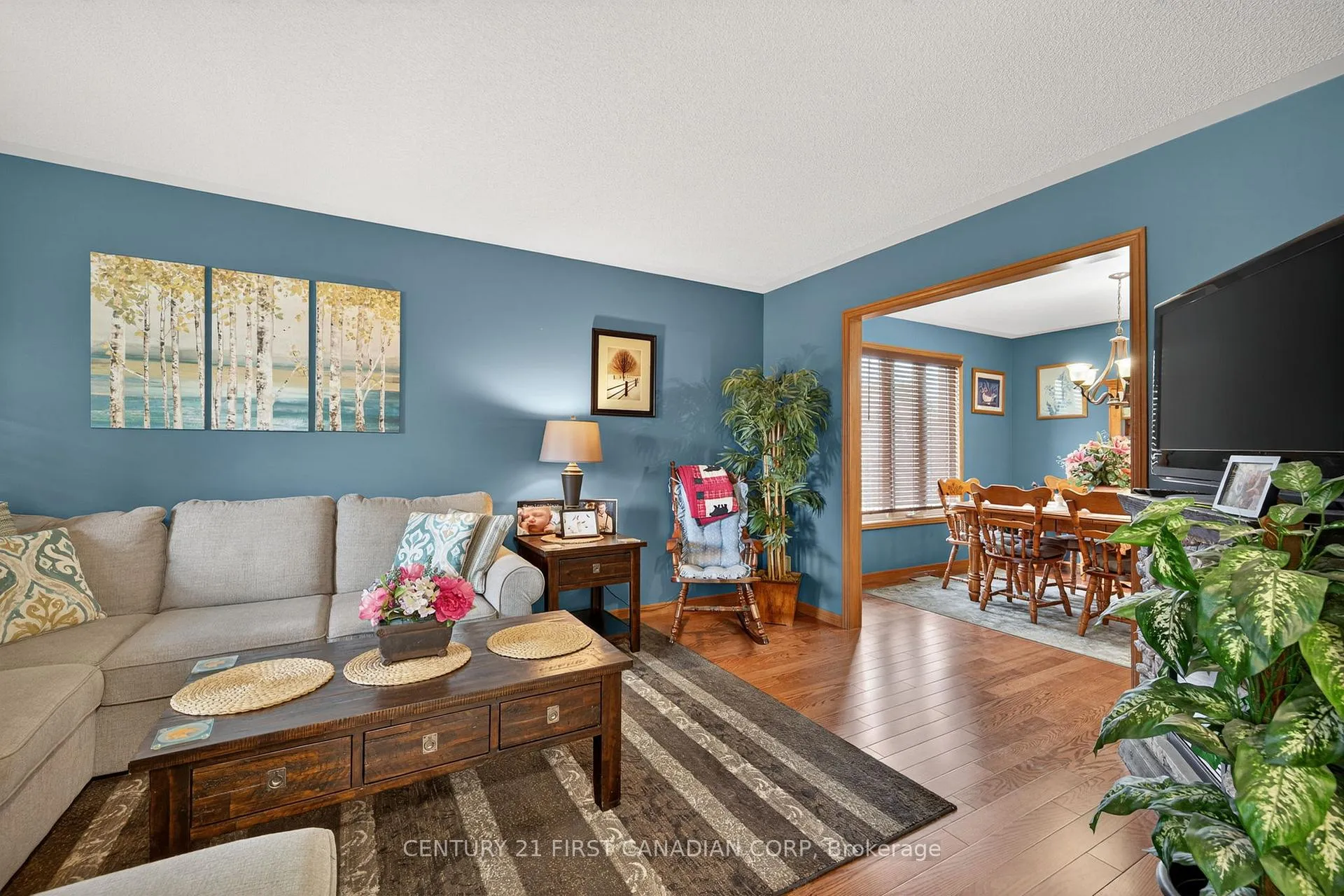 Photo 7 of 19 Hemlock Boulevard, Strathroy-Caradoc, SE — HOMEH