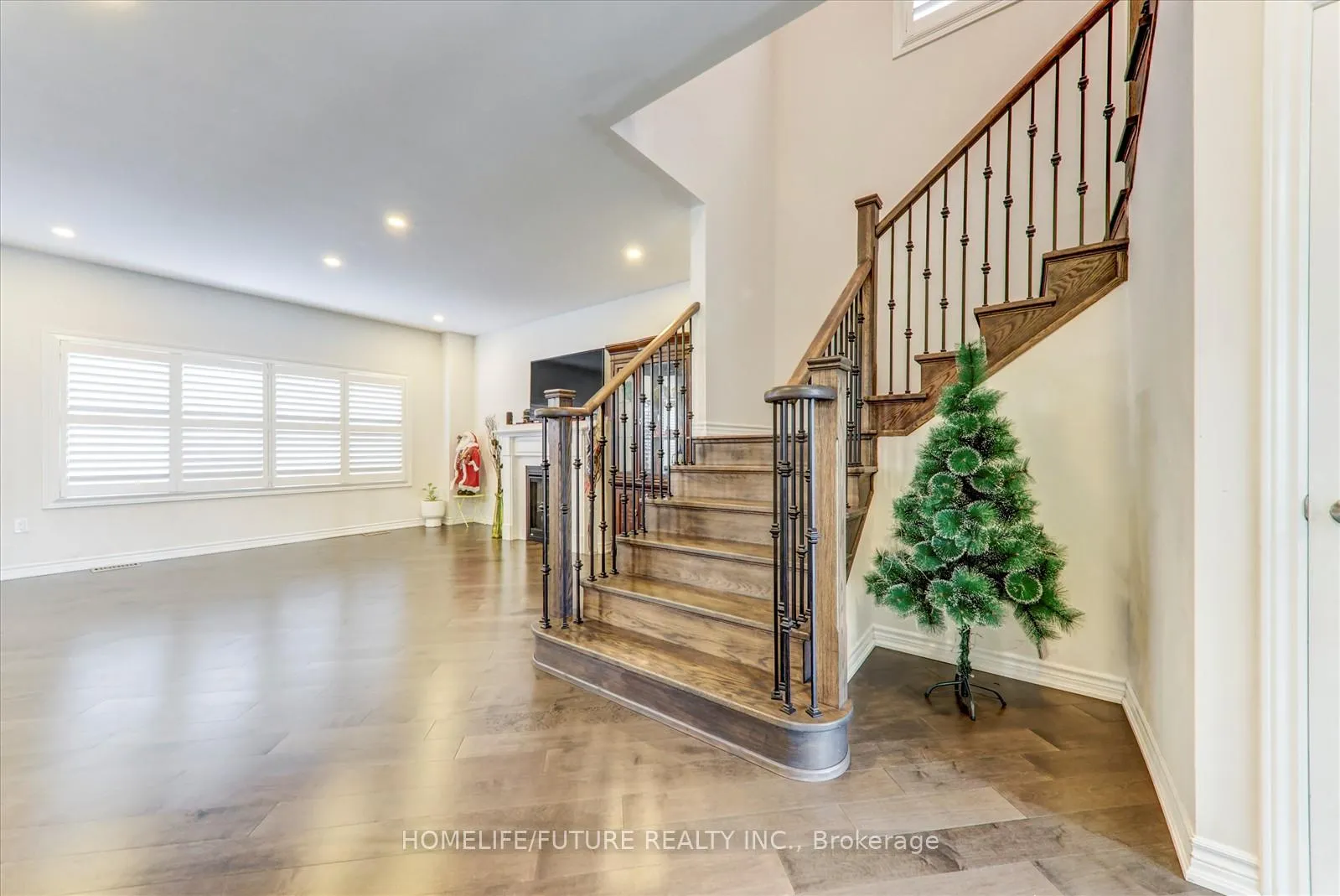 Photo 6 of 30 Arthur Mclaughlin Street, Clarington, Bowmanville — HOMEH
