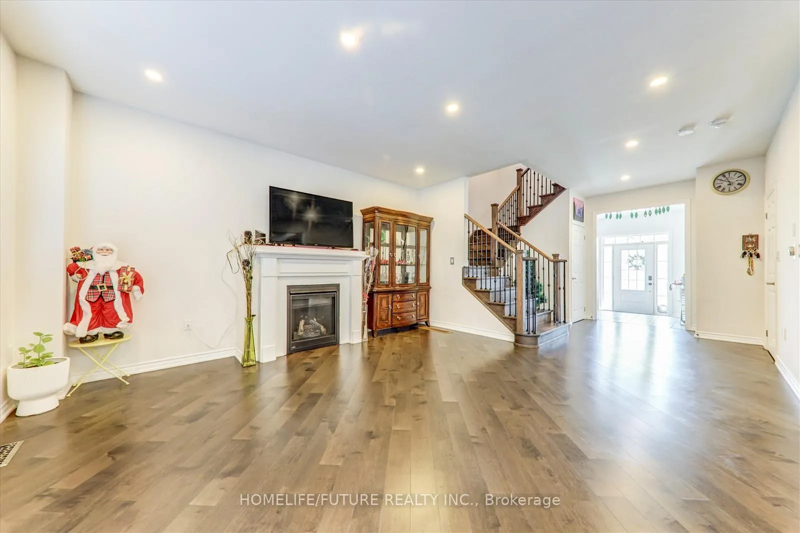 Photo 8 of 30 Arthur Mclaughlin Street, Clarington, Bowmanville — HOMEH