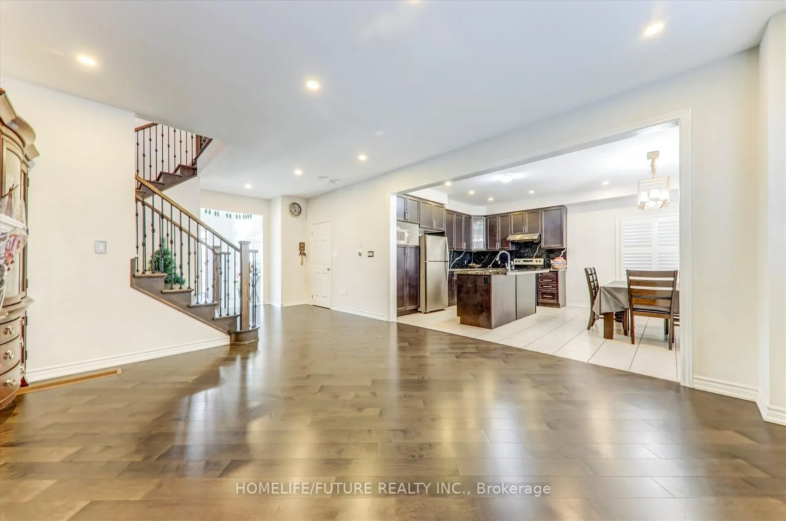 Photo 9 of 30 Arthur Mclaughlin Street, Clarington, Bowmanville — HOMEH