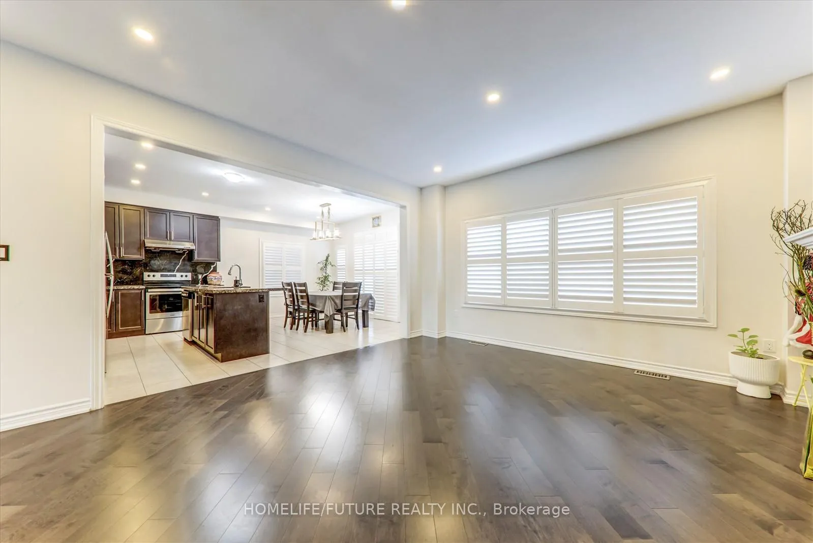 Photo 10 of 30 Arthur Mclaughlin Street, Clarington, Bowmanville — HOMEH