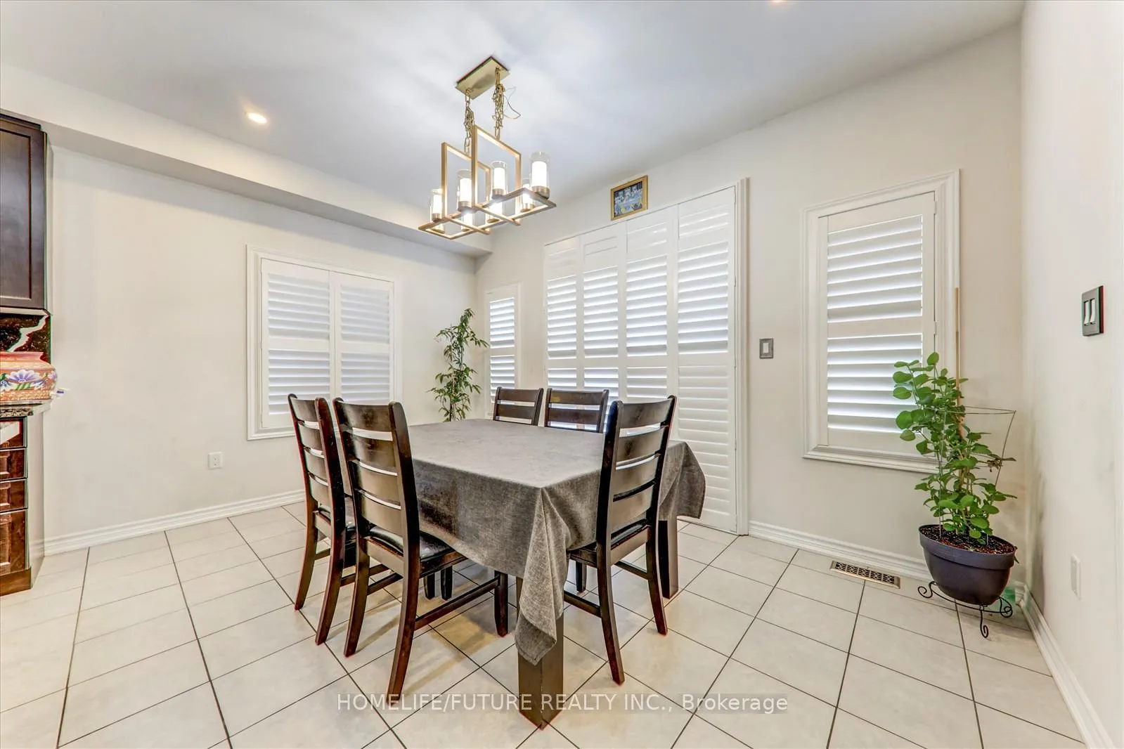 Photo 11 of 30 Arthur Mclaughlin Street, Clarington, Bowmanville — HOMEH