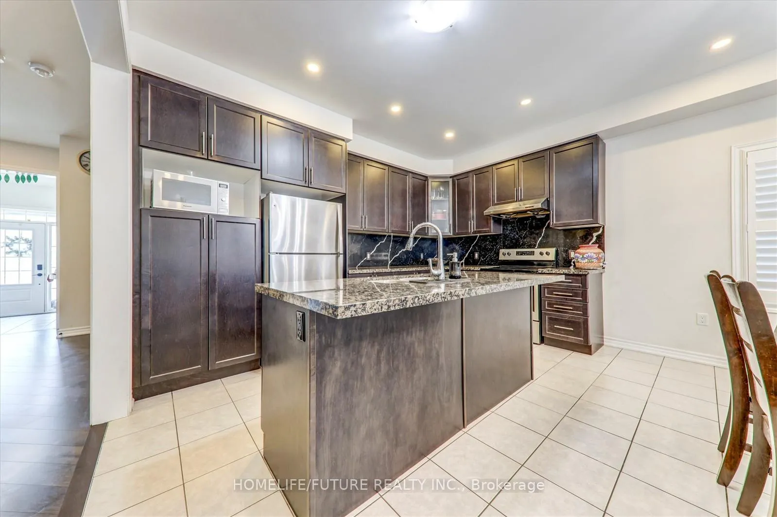 Photo 12 of 30 Arthur Mclaughlin Street, Clarington, Bowmanville — HOMEH