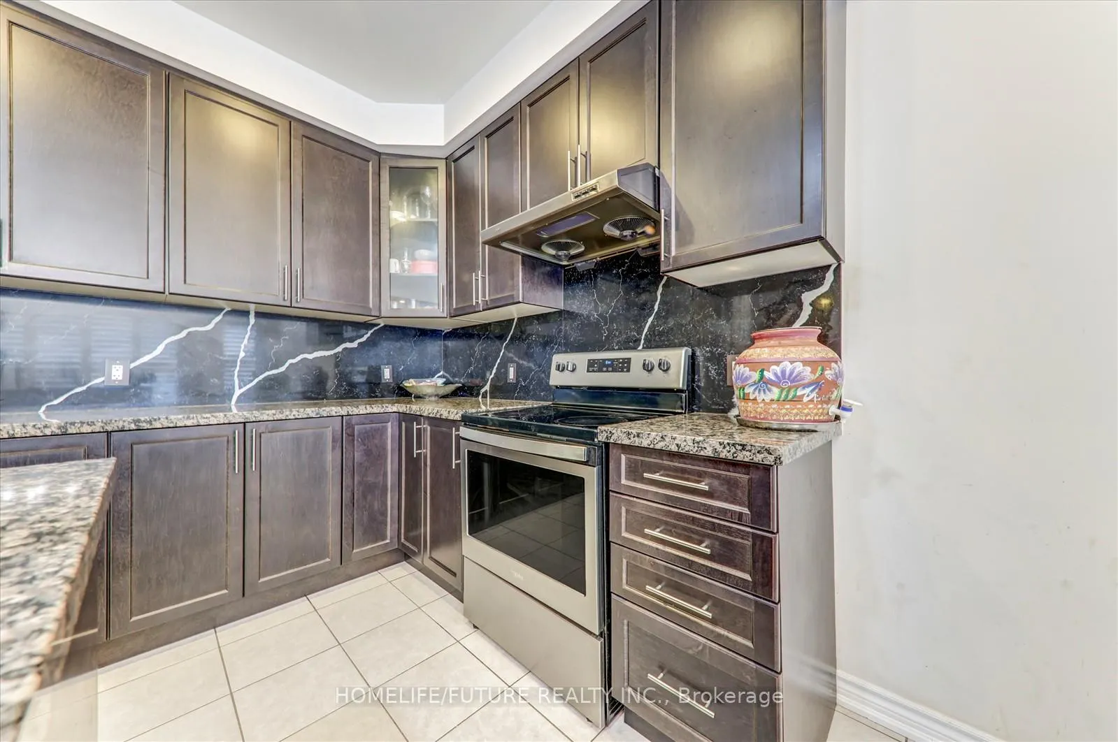 Photo 13 of 30 Arthur Mclaughlin Street, Clarington, Bowmanville — HOMEH