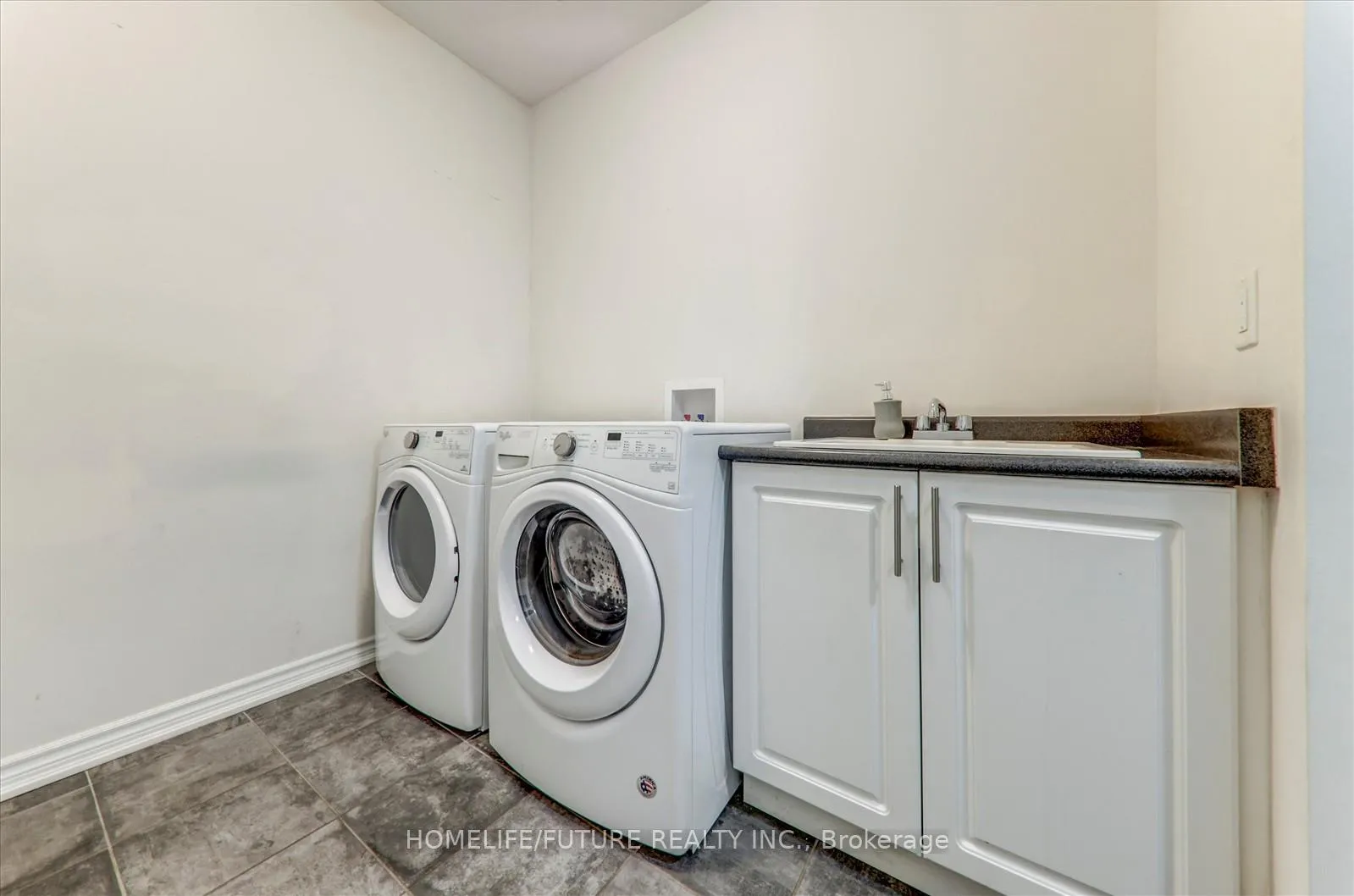Photo 15 of 30 Arthur Mclaughlin Street, Clarington, Bowmanville — HOMEH