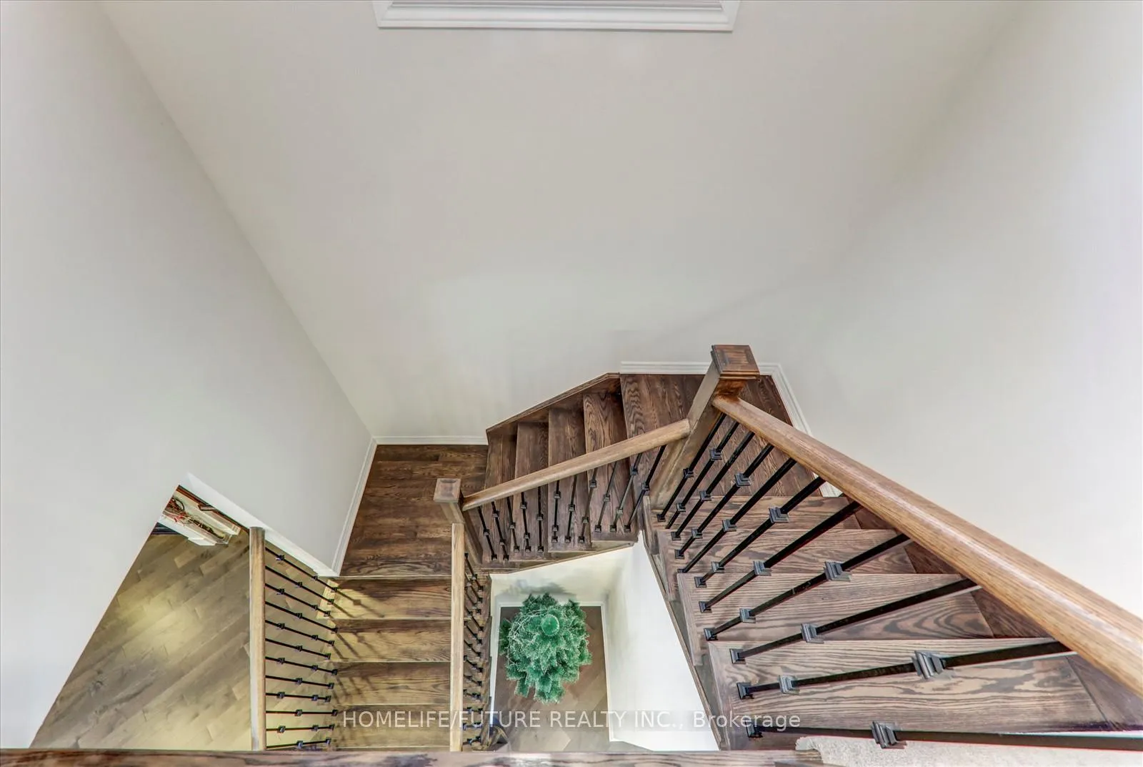 Photo 16 of 30 Arthur Mclaughlin Street, Clarington, Bowmanville — HOMEH