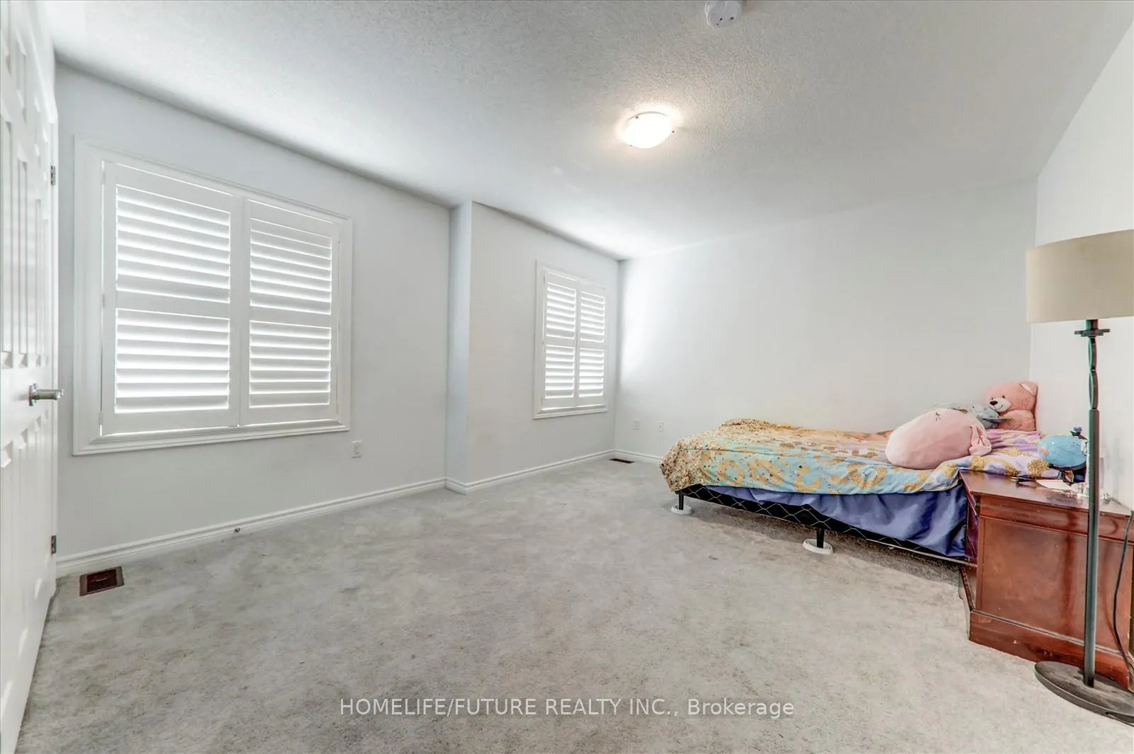 Photo 28 of 30 Arthur Mclaughlin Street, Clarington, Bowmanville — HOMEH