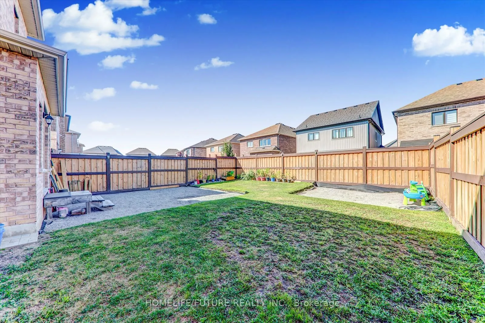 Photo 31 of 30 Arthur Mclaughlin Street, Clarington, Bowmanville — HOMEH