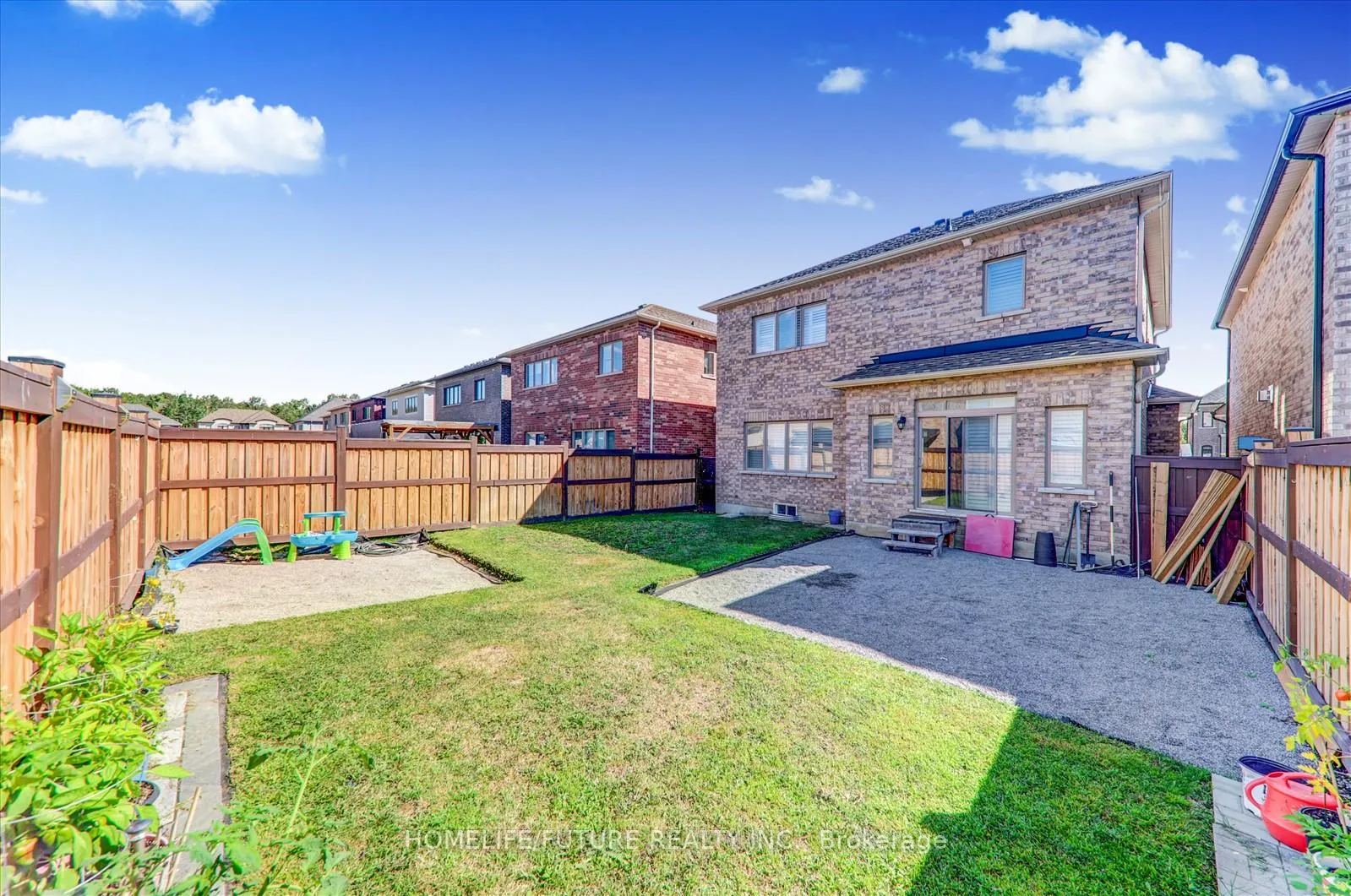 Photo 32 of 30 Arthur Mclaughlin Street, Clarington, Bowmanville — HOMEH