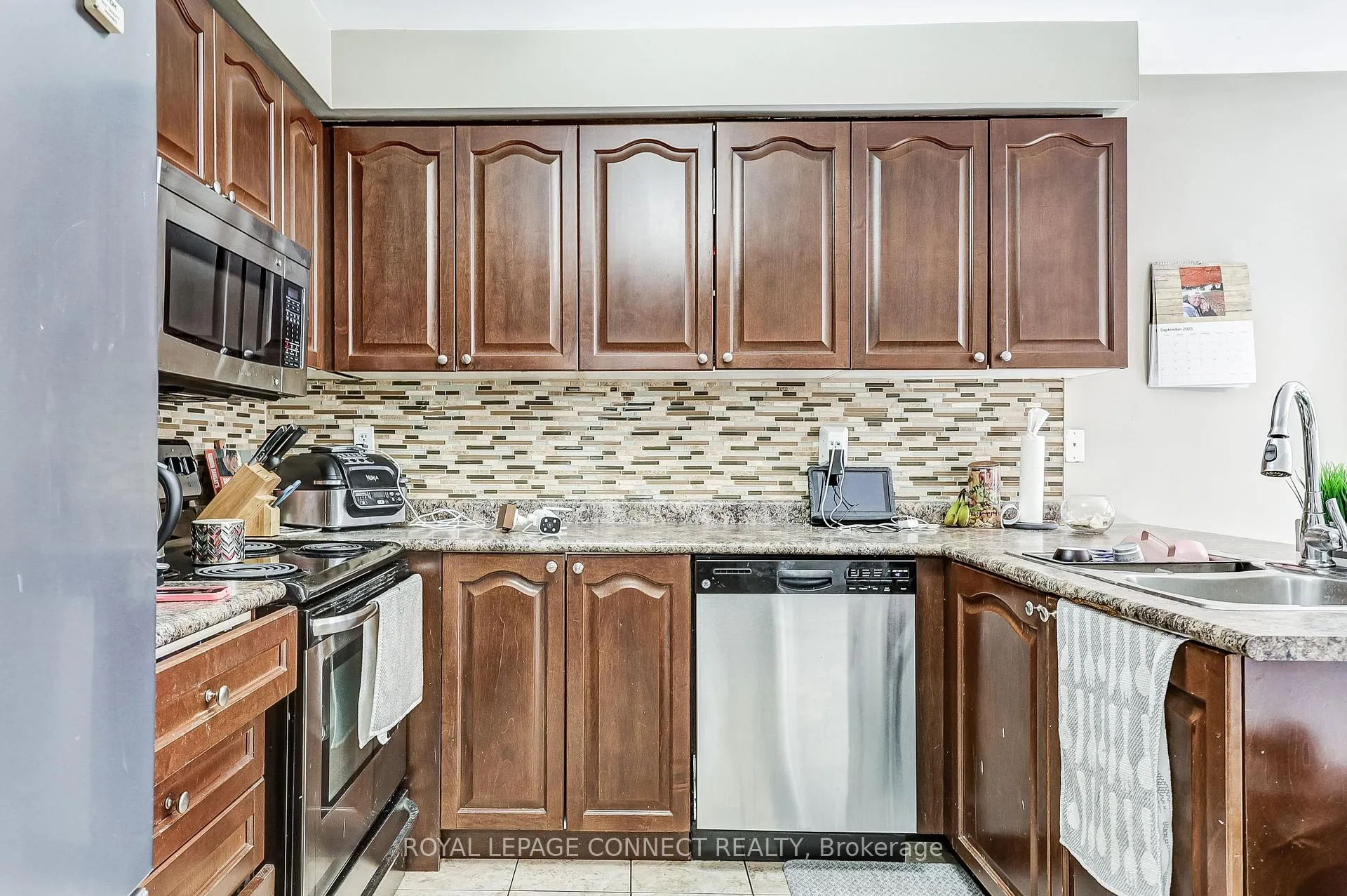 Photo 6 of 55 Aylesworth Avenue, Clarington, Courtice — HOMEH