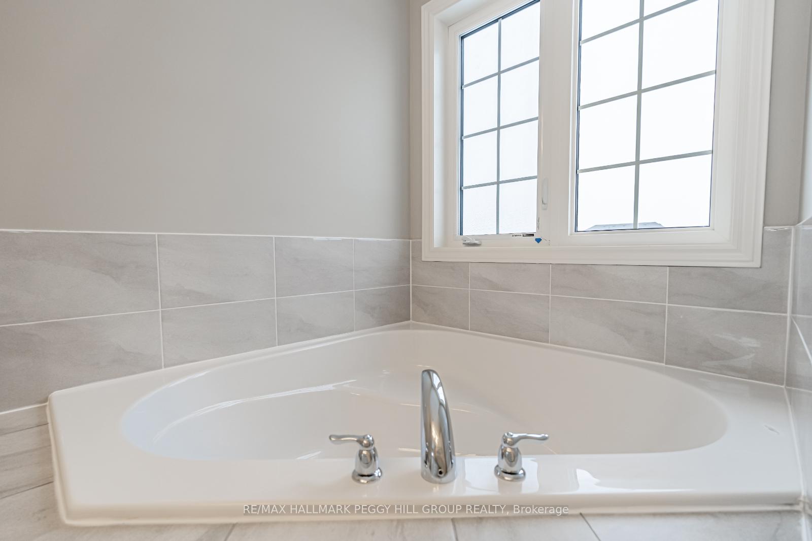 Photo 13 of 240 Springfield Crescent, Clearview, Stayner — HOMEH