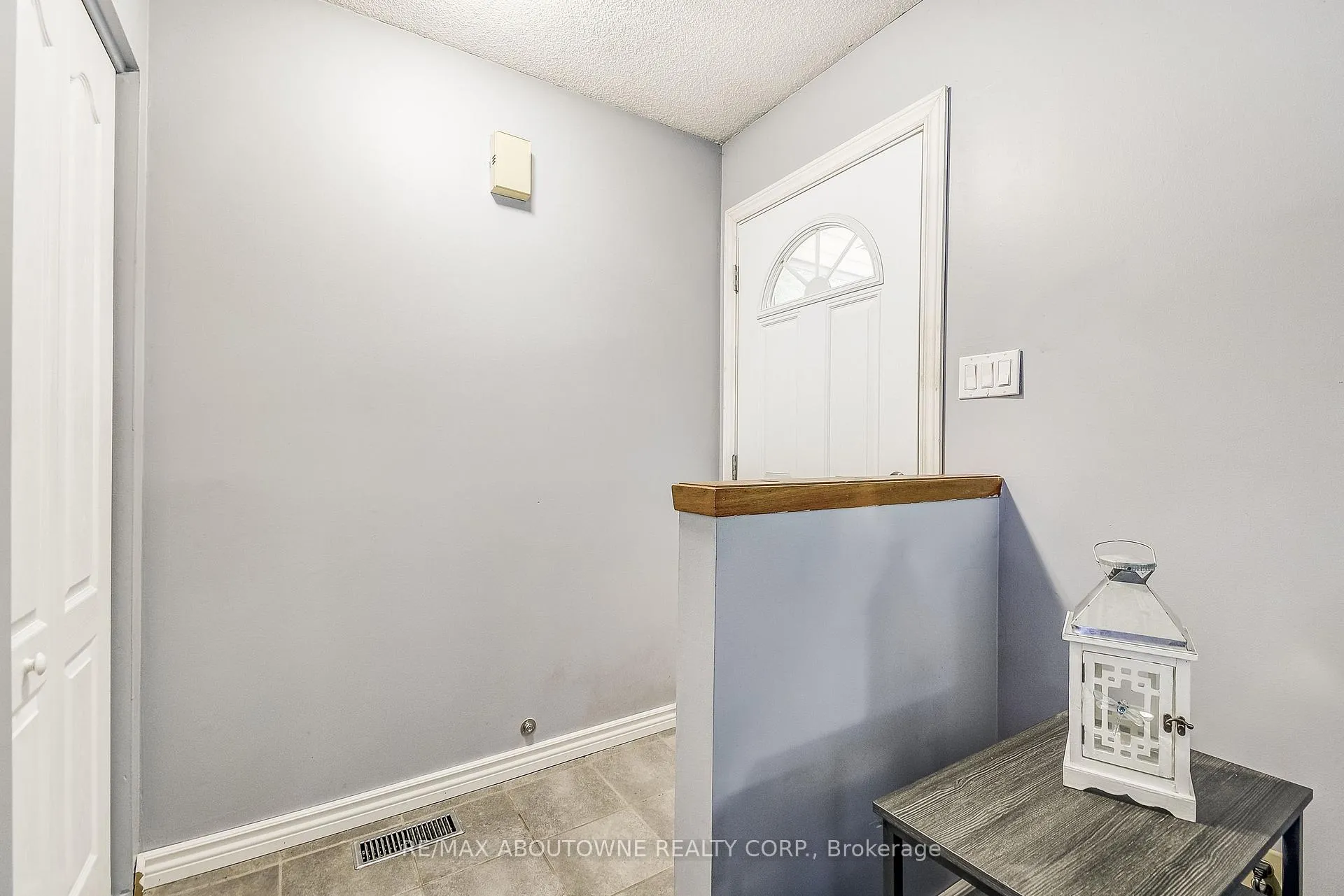 Photo 4 of 211 East 8th Street, Hamilton, Centremount — HOMEH