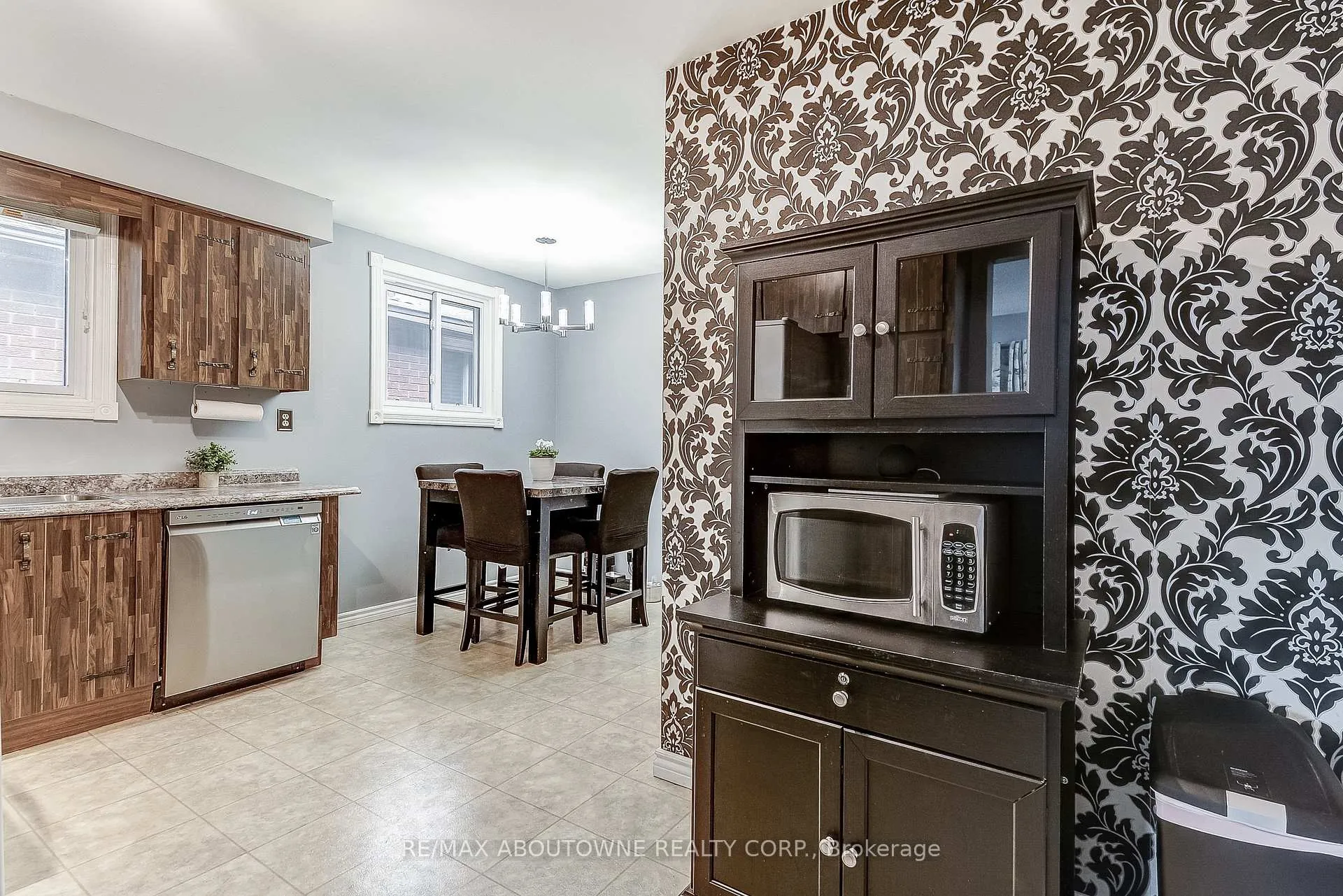Photo 11 of 211 East 8th Street, Hamilton, Centremount — HOMEH