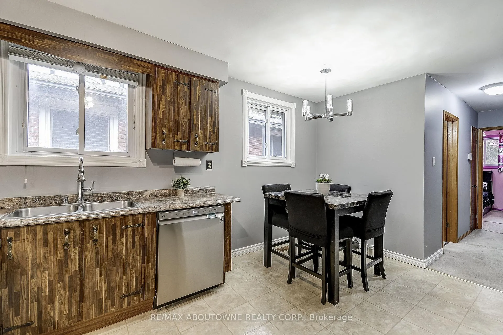 Photo 12 of 211 East 8th Street, Hamilton, Centremount — HOMEH