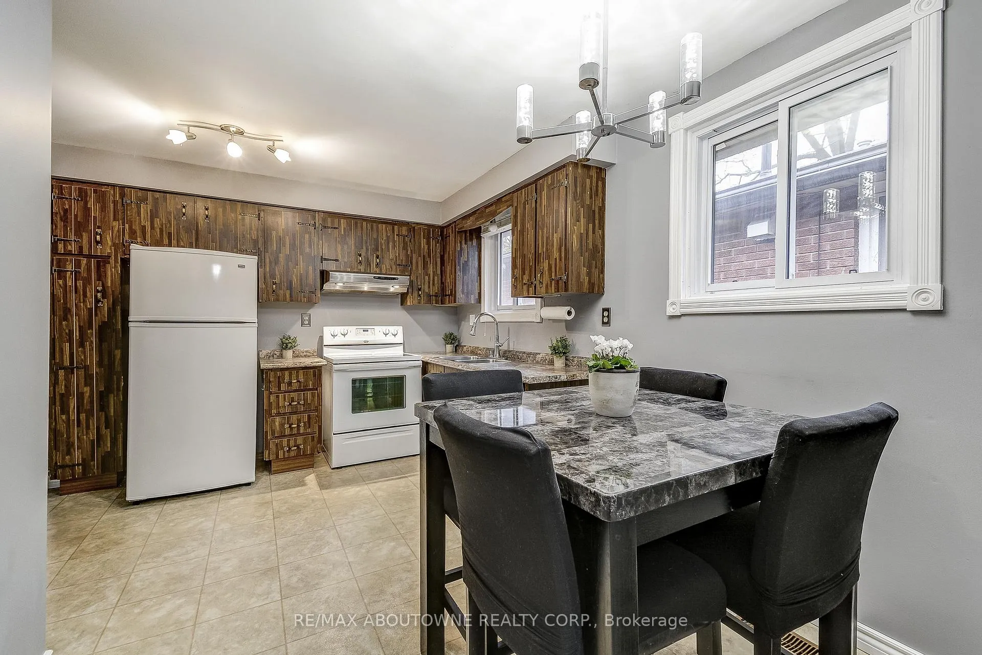 Photo 15 of 211 East 8th Street, Hamilton, Centremount — HOMEH