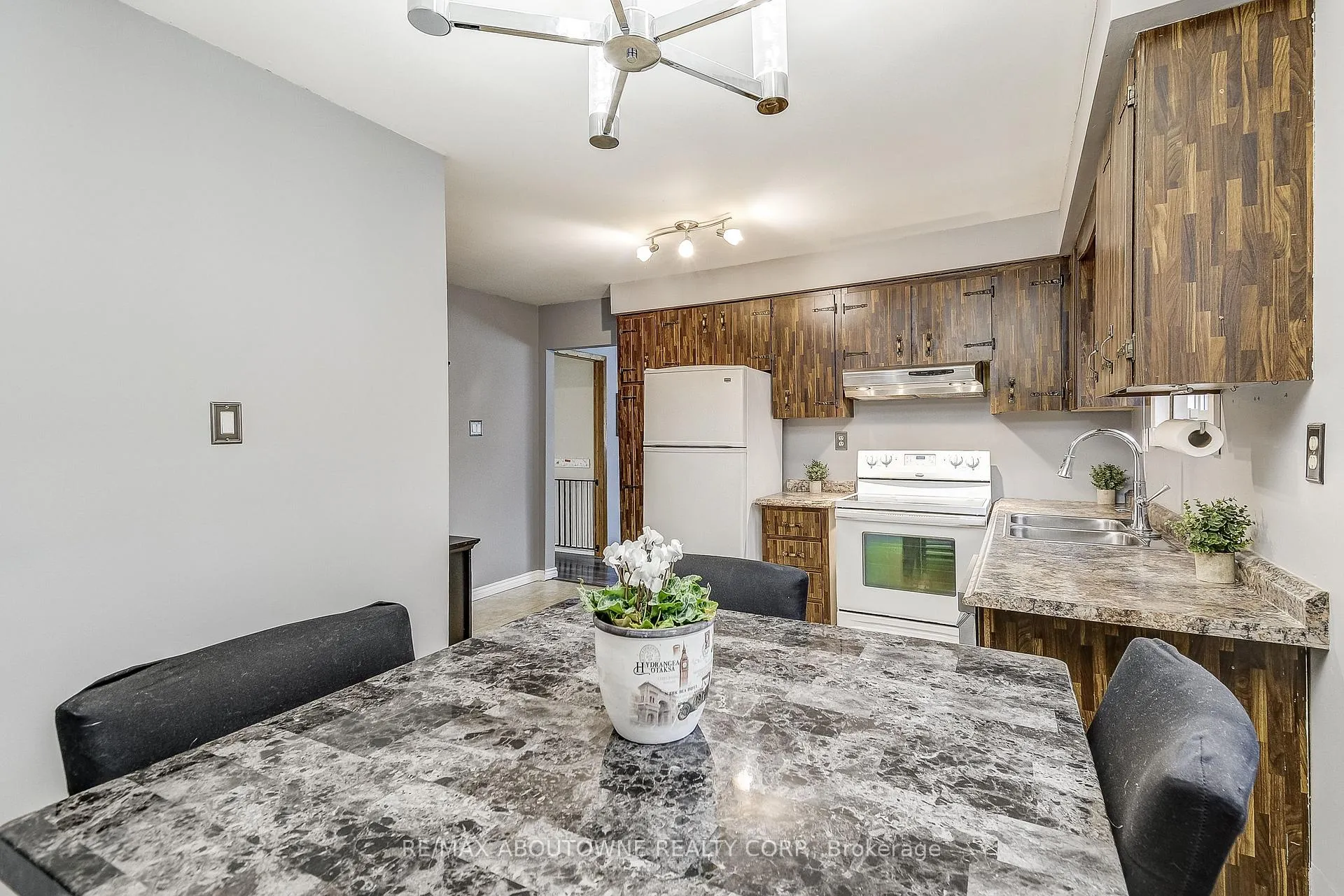 Photo 16 of 211 East 8th Street, Hamilton, Centremount — HOMEH