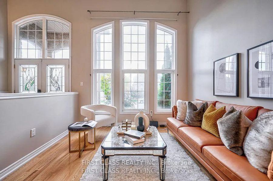 Photo 3 of 12 Glaceport Crescent, Markham, Victoria Manor-Jennings Gate — HOMEH