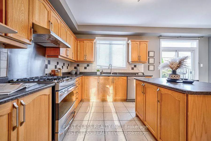 Photo 8 of 12 Glaceport Crescent, Markham, Victoria Manor-Jennings Gate — HOMEH