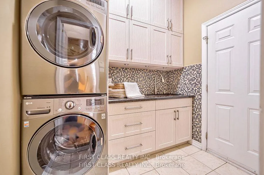 Photo 10 of 12 Glaceport Crescent, Markham, Victoria Manor-Jennings Gate — HOMEH