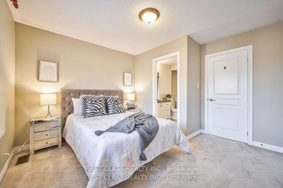 Photo 11 of 12 Glaceport Crescent, Markham, Victoria Manor-Jennings Gate — HOMEH