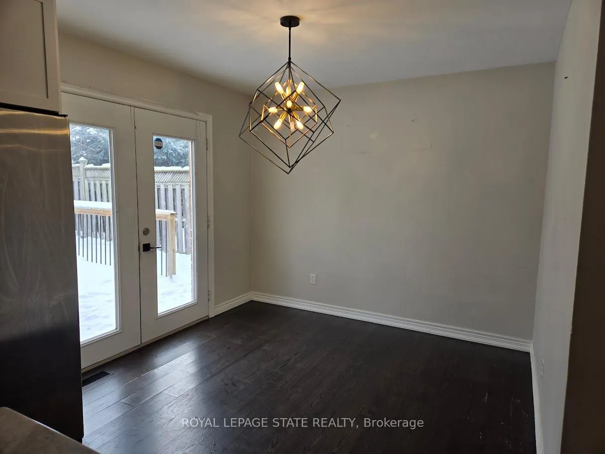 Photo 9 of 71 Cobblestone Drive, Brant, Paris — HOMEH