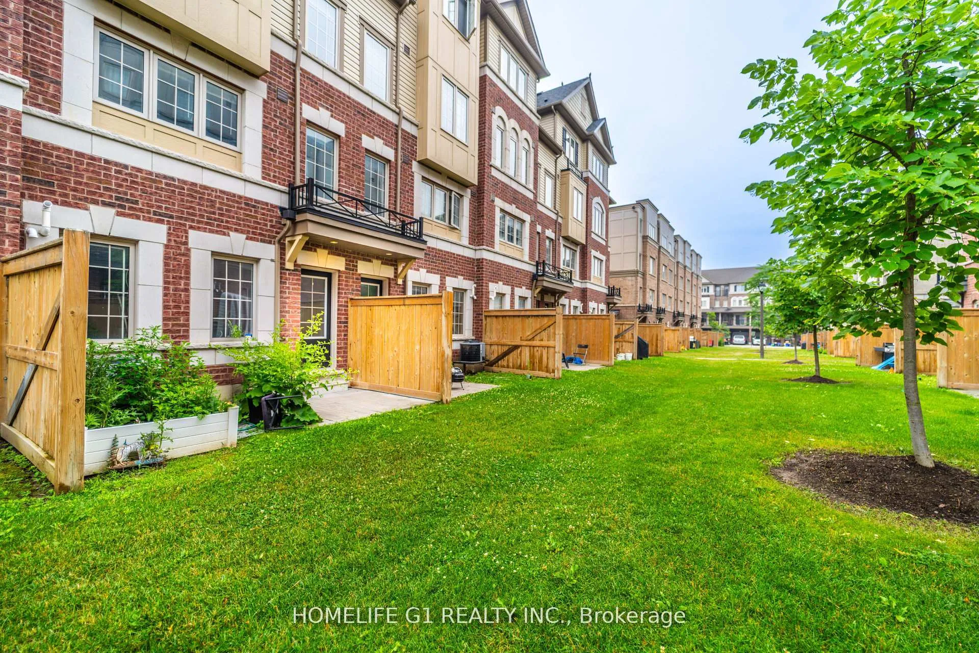 Photo 5 of Unit 108, 2634 Deputy Minister Path, Oshawa, Windfields — HOMEH