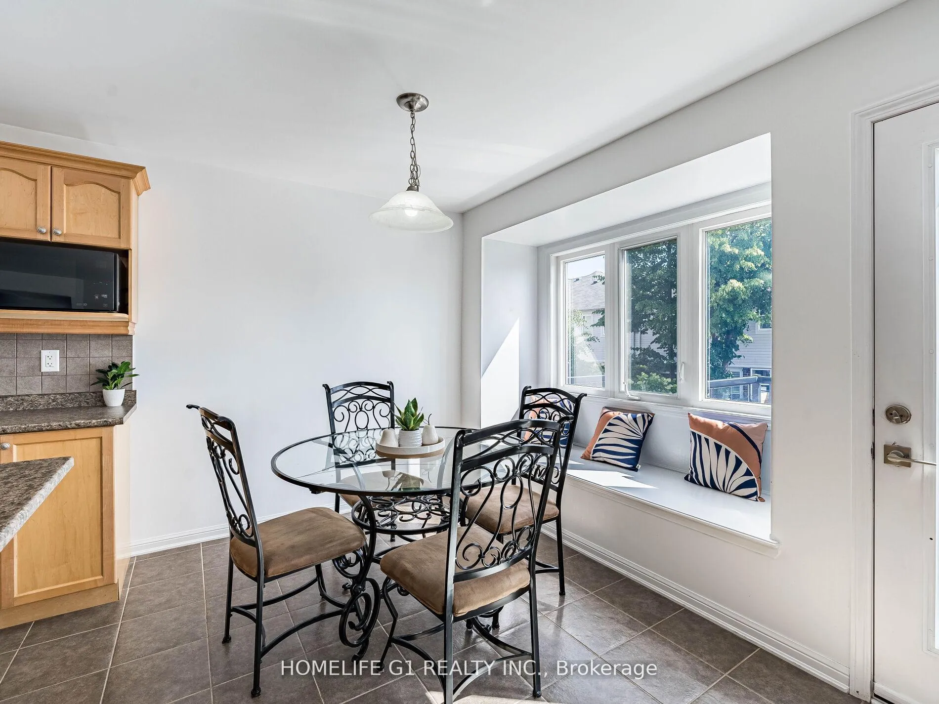 Photo 8 of 23 Davidson Drive, New Tecumseth, Alliston — HOMEH