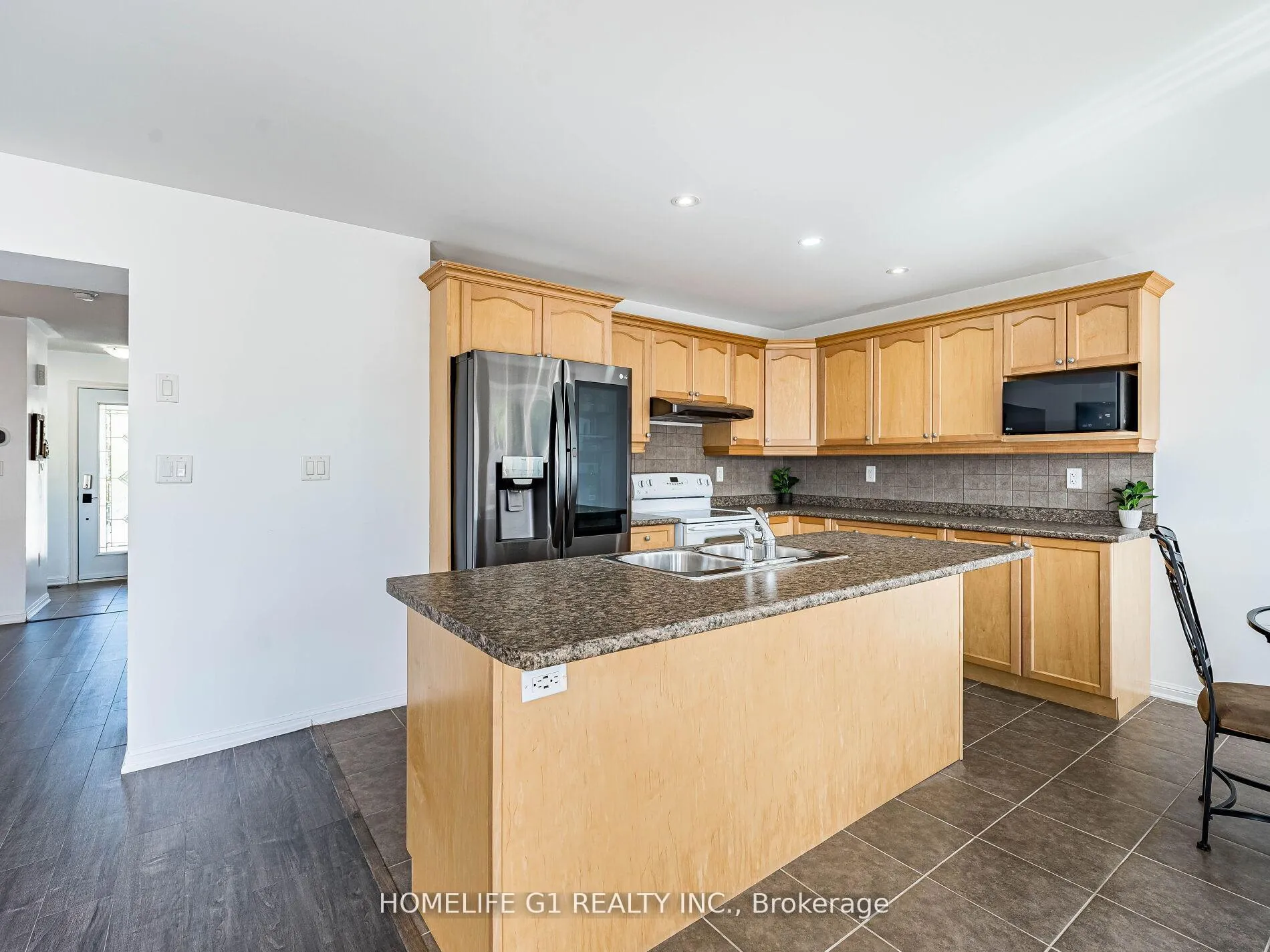 Photo 9 of 23 Davidson Drive, New Tecumseth, Alliston — HOMEH