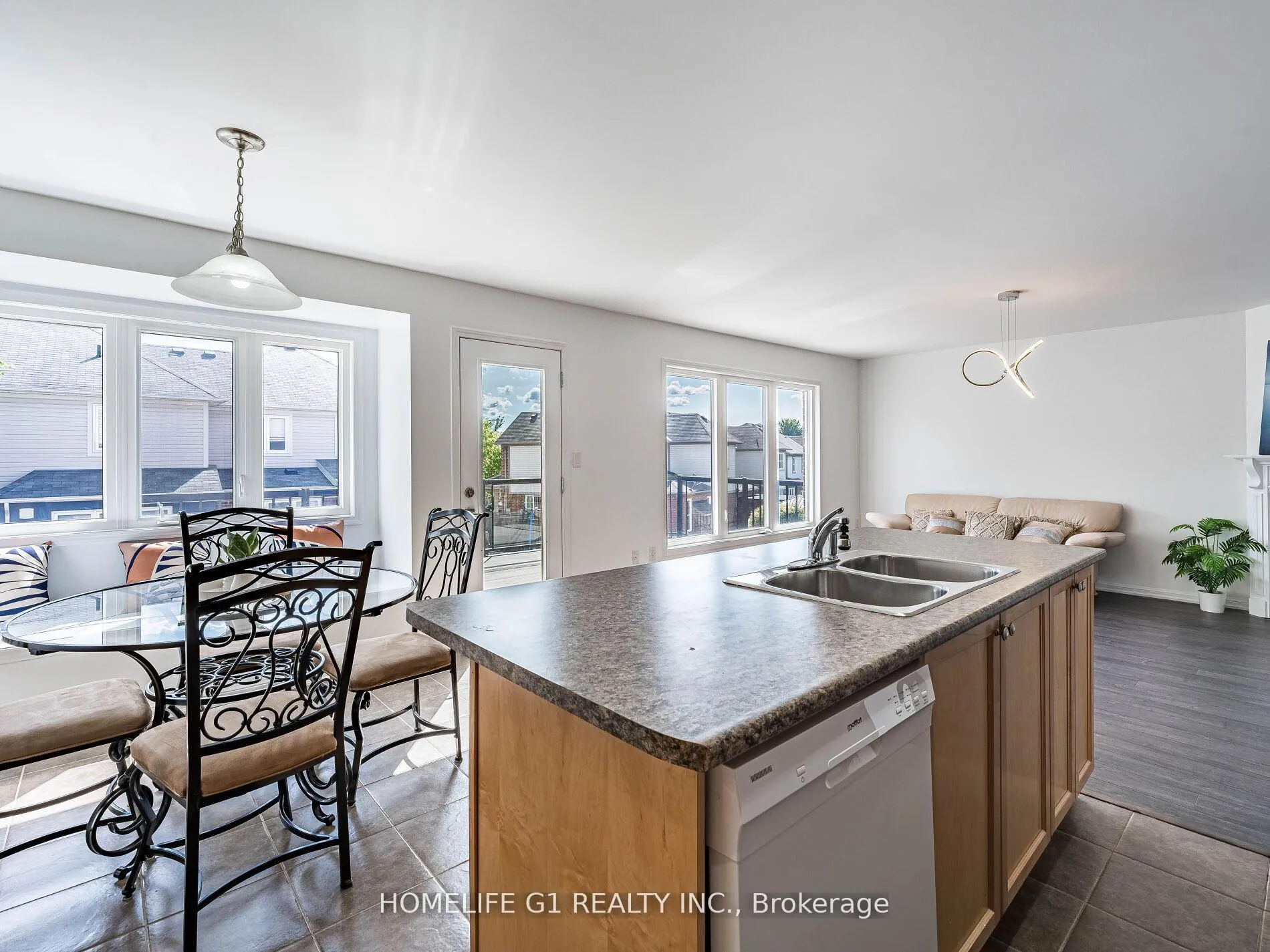 Photo 10 of 23 Davidson Drive, New Tecumseth, Alliston — HOMEH