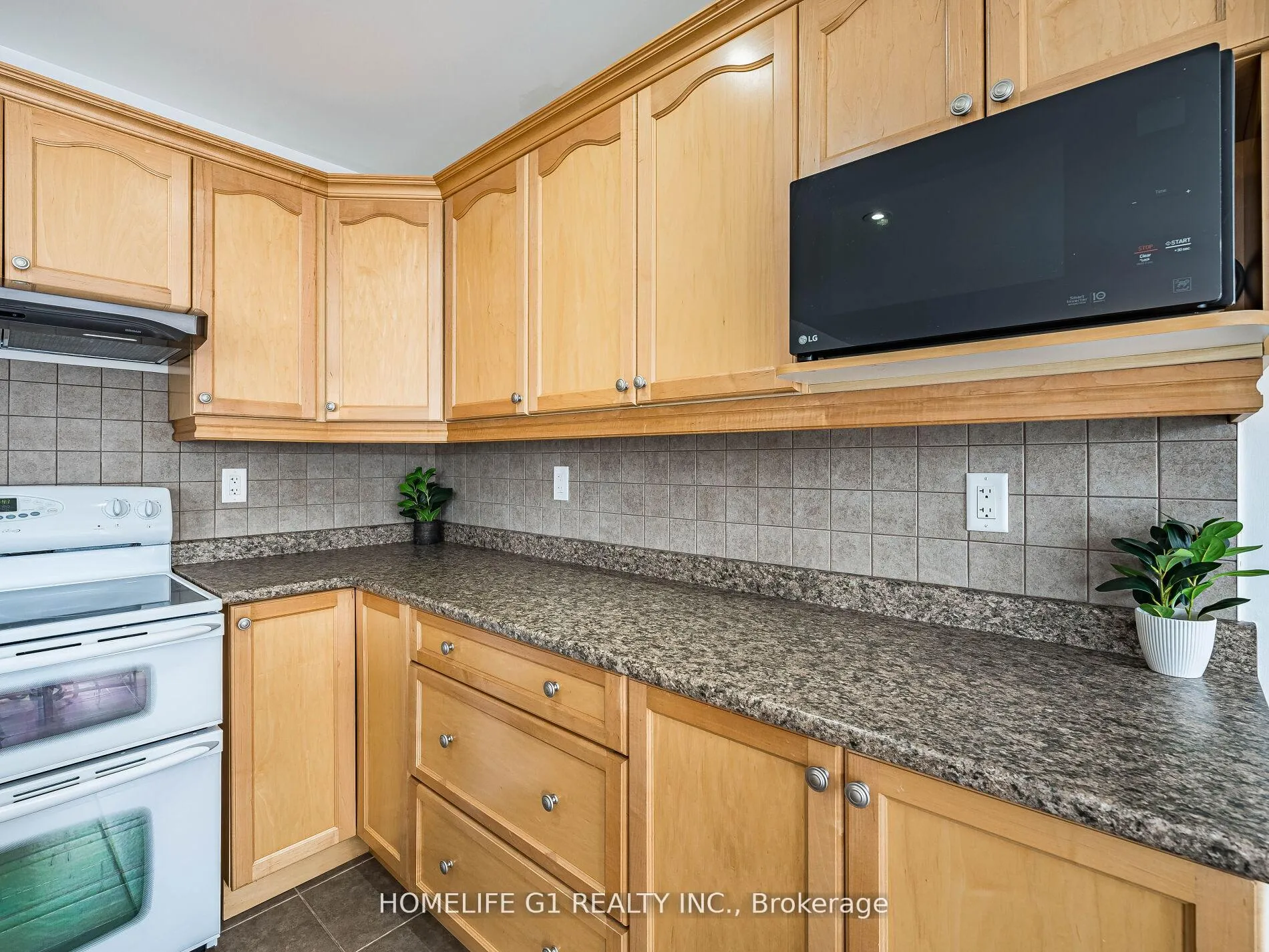 Photo 12 of 23 Davidson Drive, New Tecumseth, Alliston — HOMEH