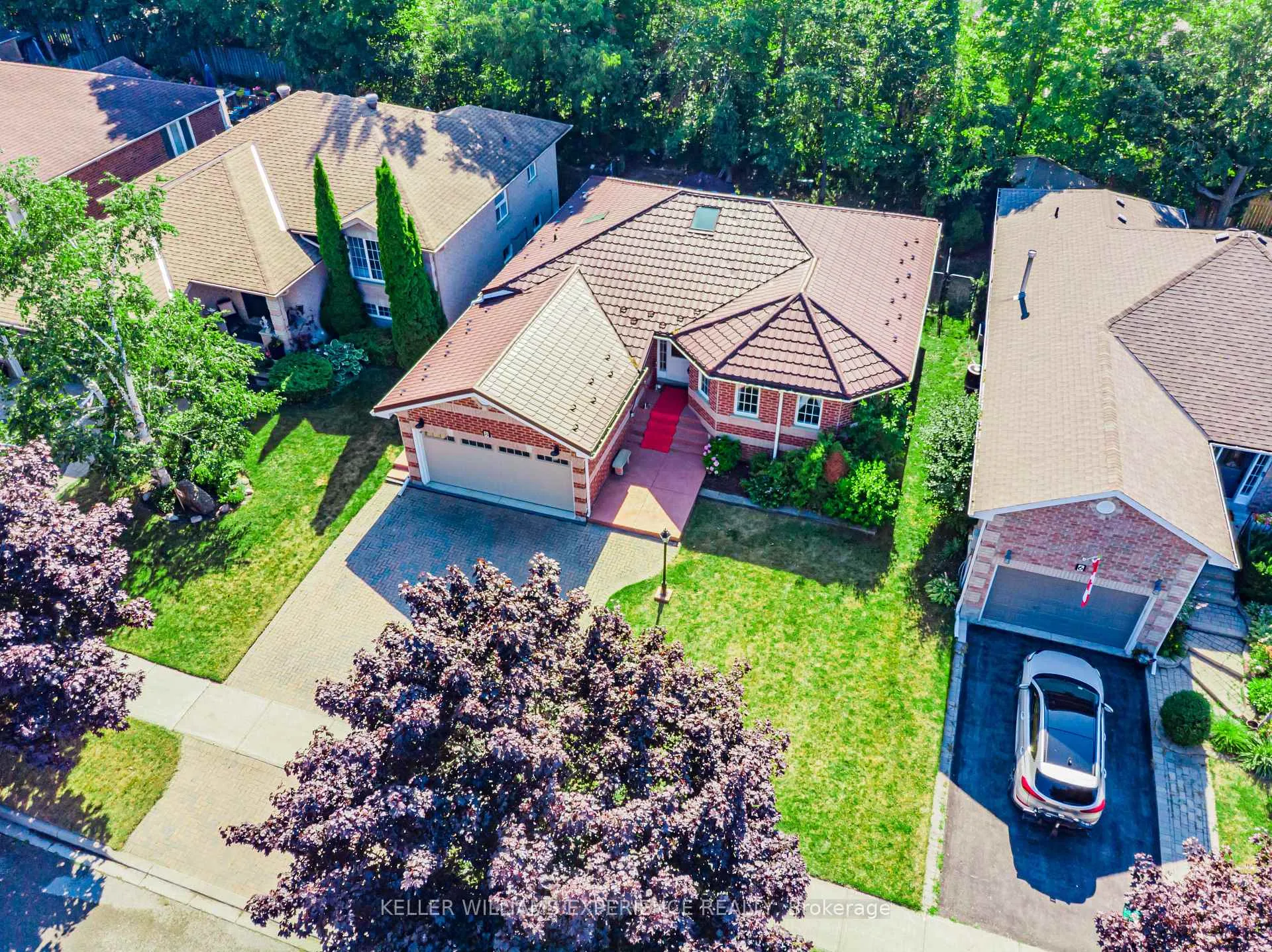 Photo 2 of 8 Kell Place, Barrie, Innis-Shore — HOMEH
