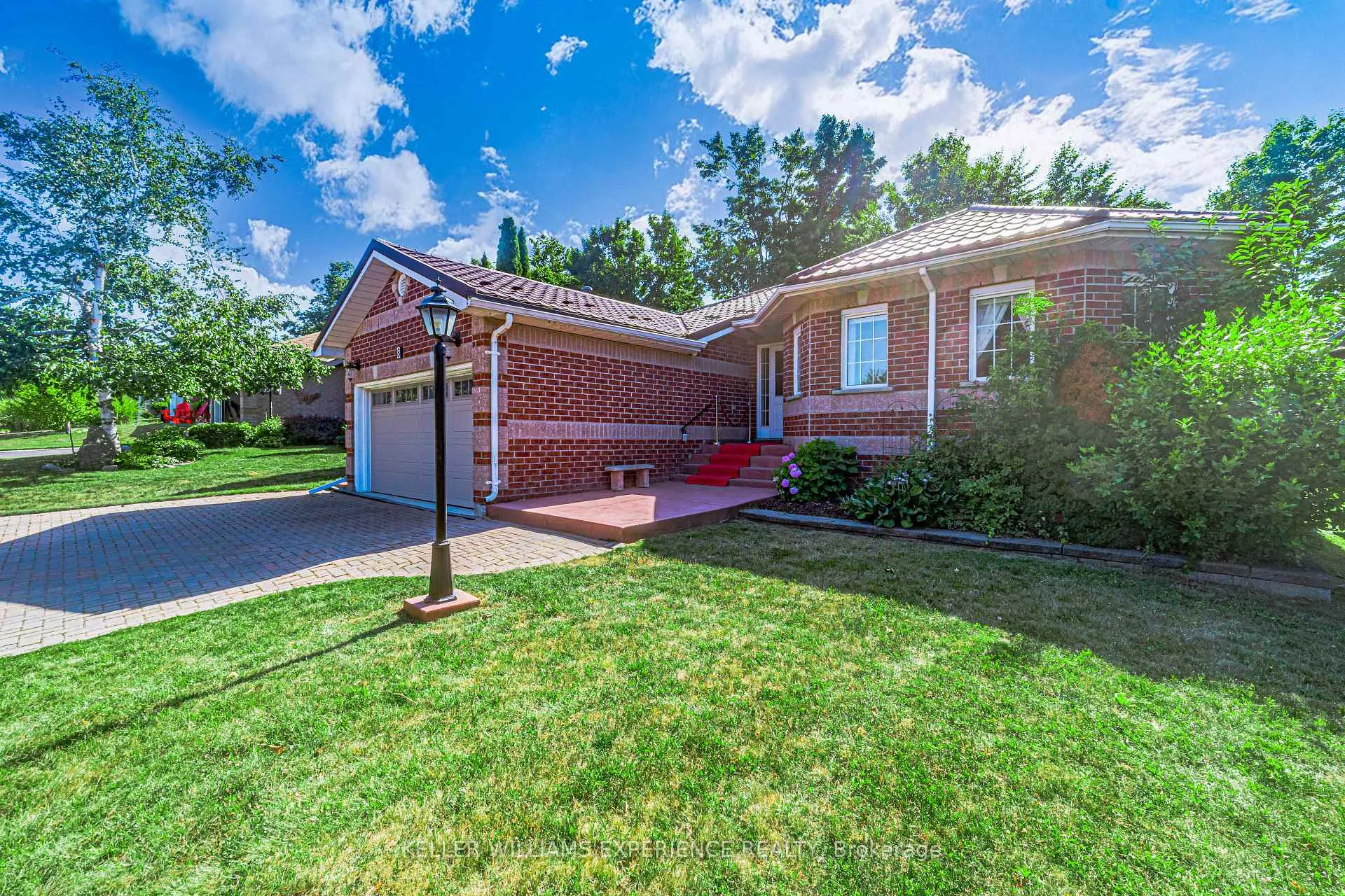 Photo 4 of 8 Kell Place, Barrie, Innis-Shore — HOMEH