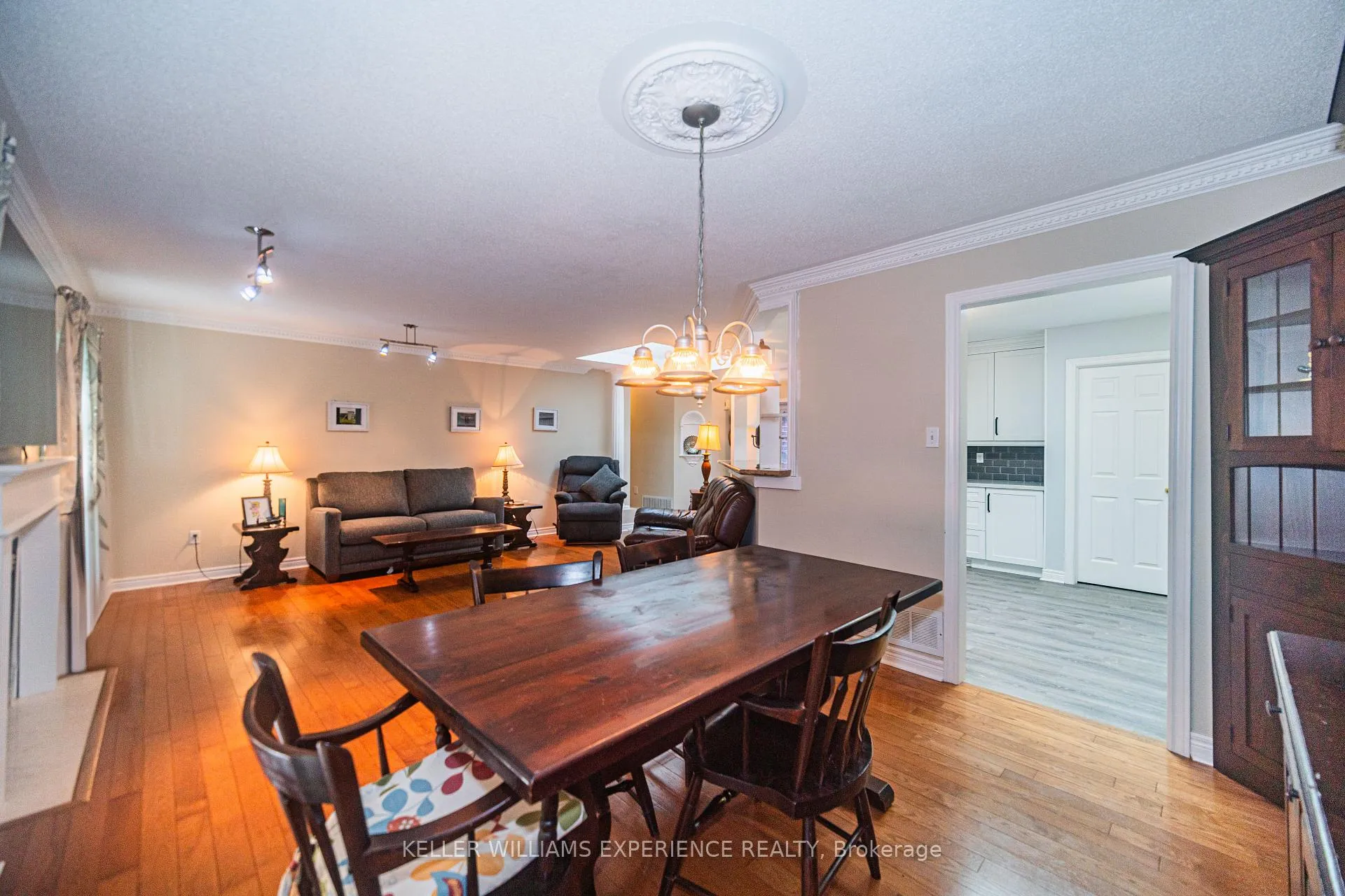Photo 9 of 8 Kell Place, Barrie, Innis-Shore — HOMEH