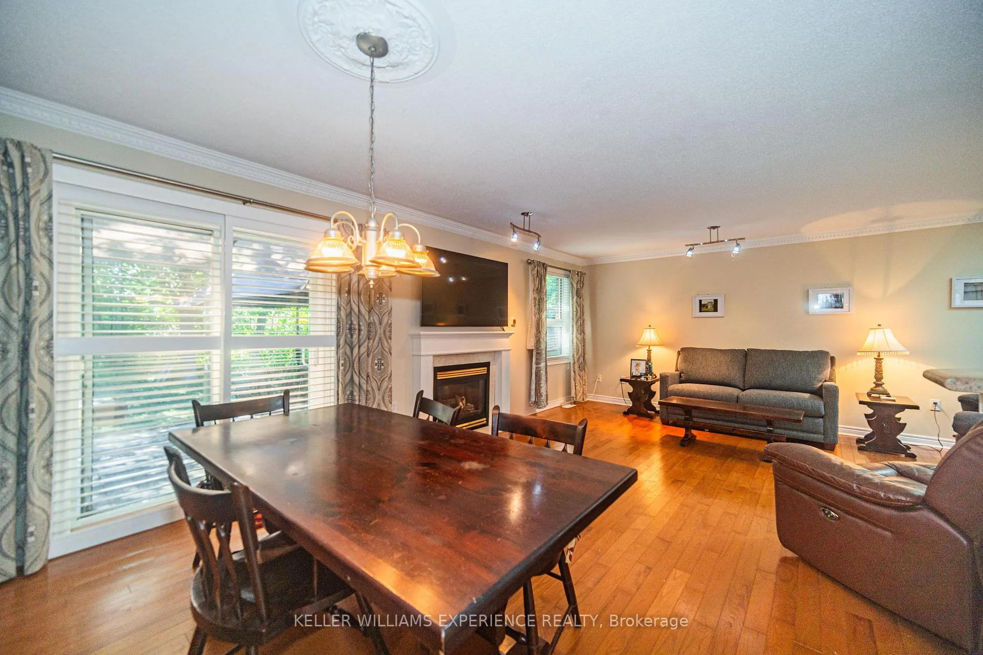 Photo 10 of 8 Kell Place, Barrie, Innis-Shore — HOMEH