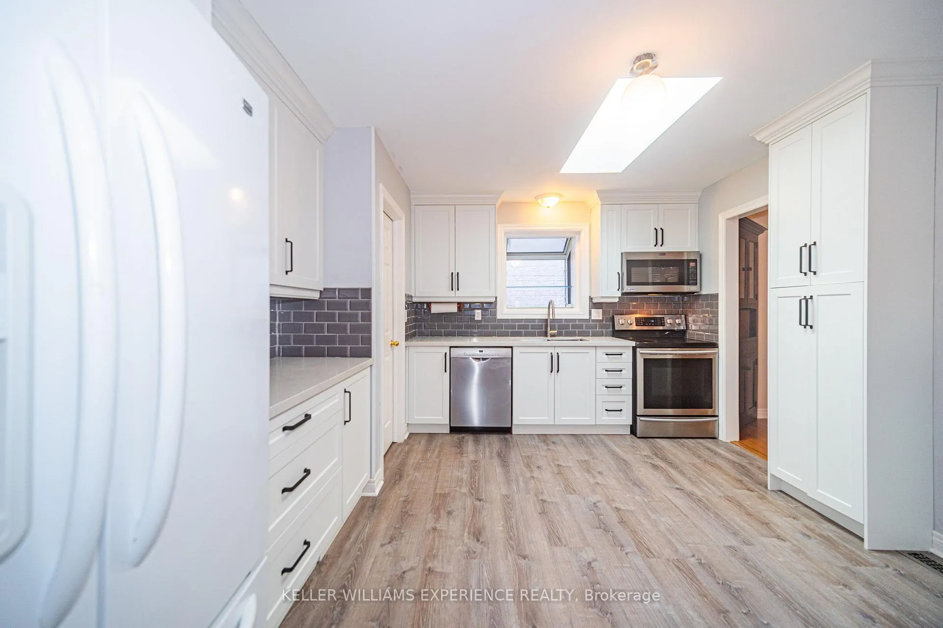 Photo 13 of 8 Kell Place, Barrie, Innis-Shore — HOMEH