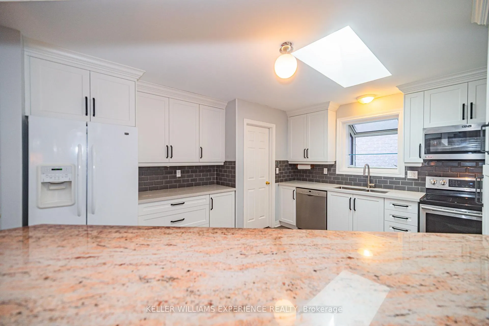 Photo 15 of 8 Kell Place, Barrie, Innis-Shore — HOMEH