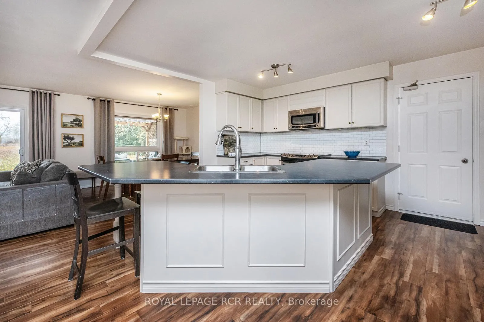 Photo 10 of 15 James Street, Amaranth, Rural Amaranth — HOMEH