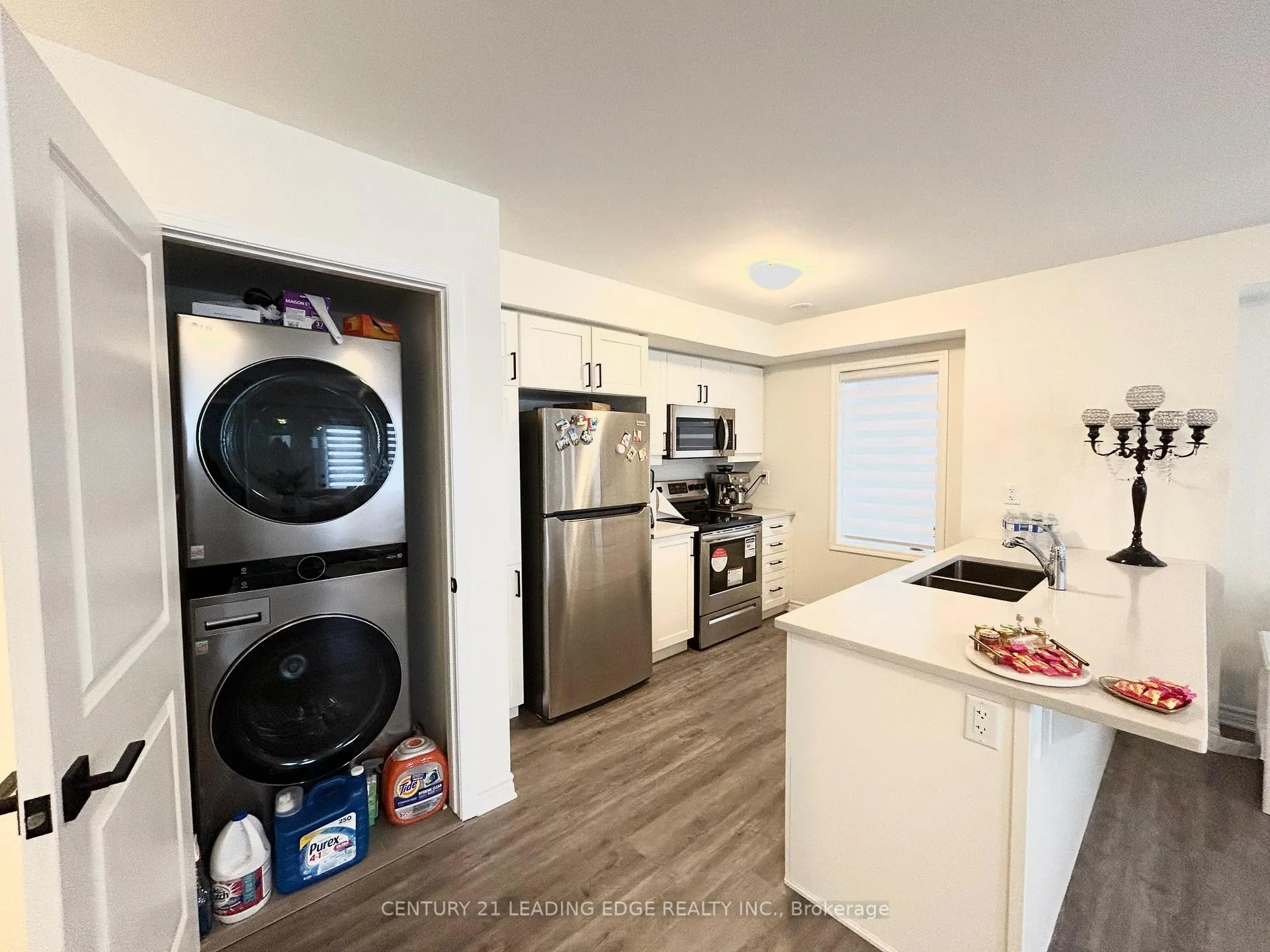 Photo 6 of 3378 Swordbill Street, Pickering, Rural Pickering — HOMEH