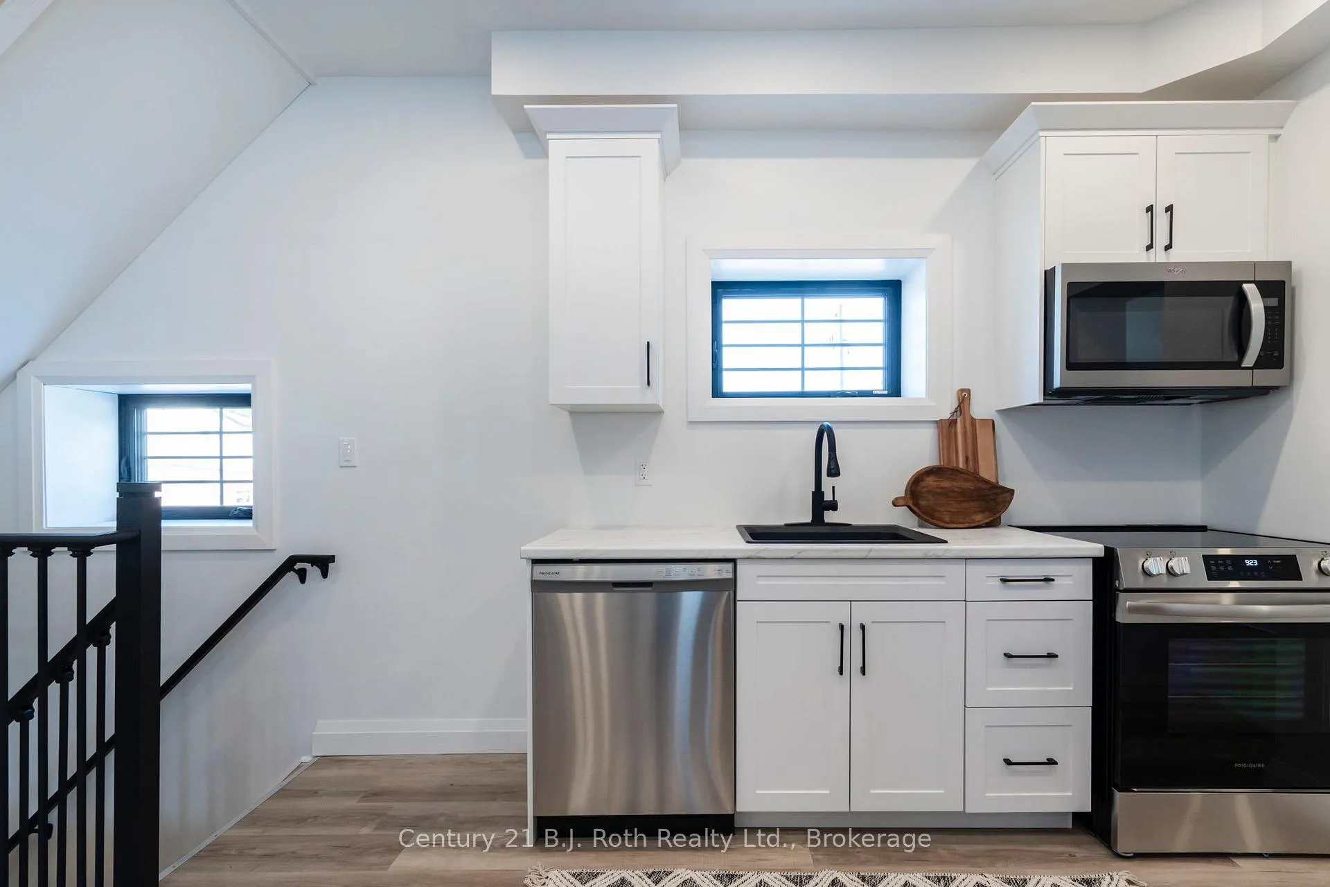 Photo 3 of 339 First Street, Midland — HOMEH