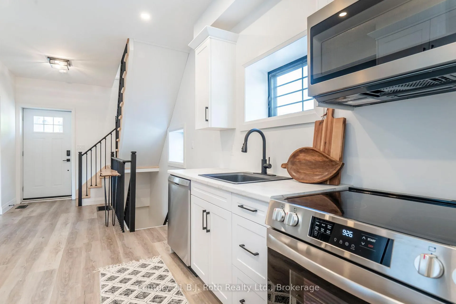 Photo 4 of 339 First Street, Midland — HOMEH