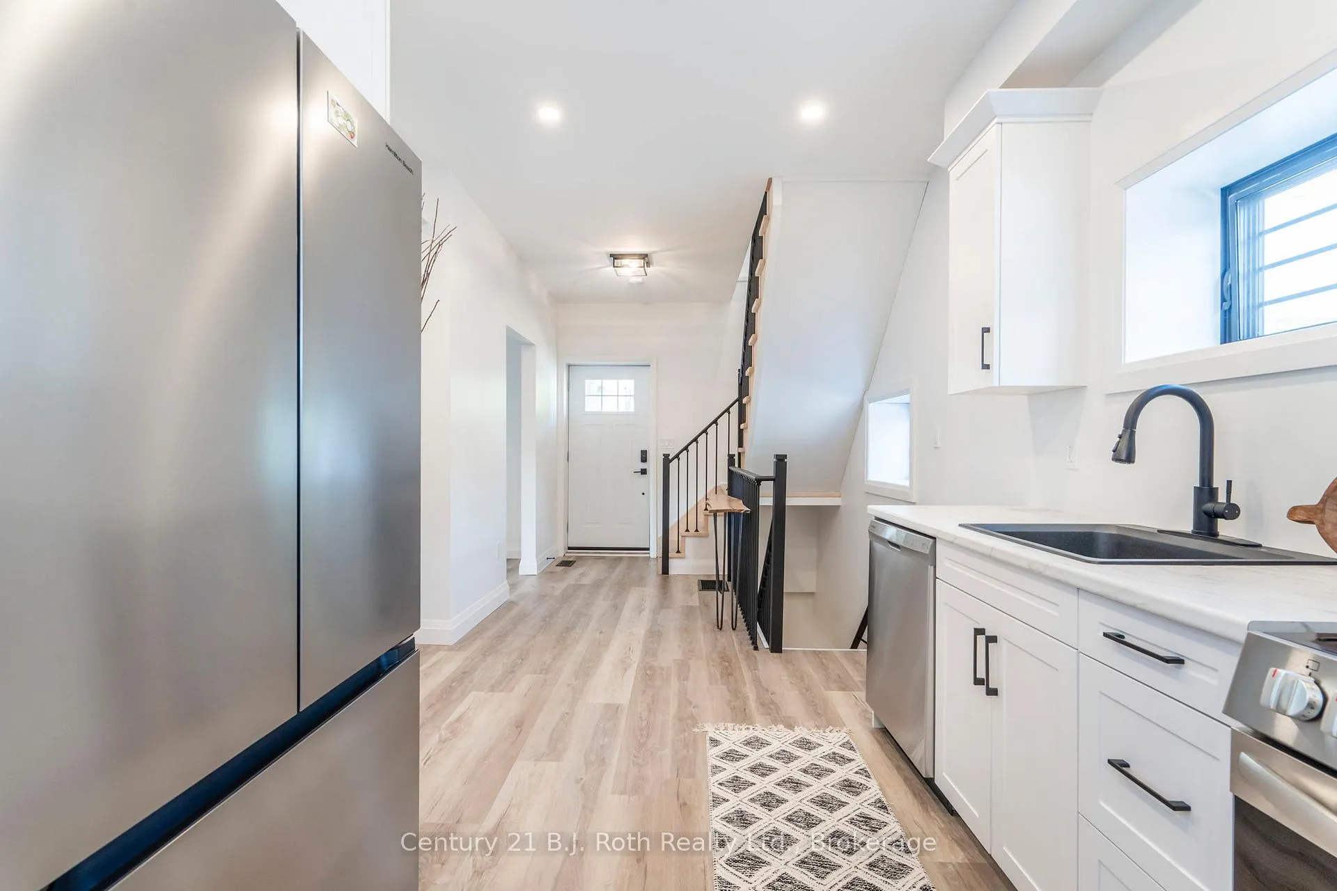Photo 5 of 339 First Street, Midland — HOMEH