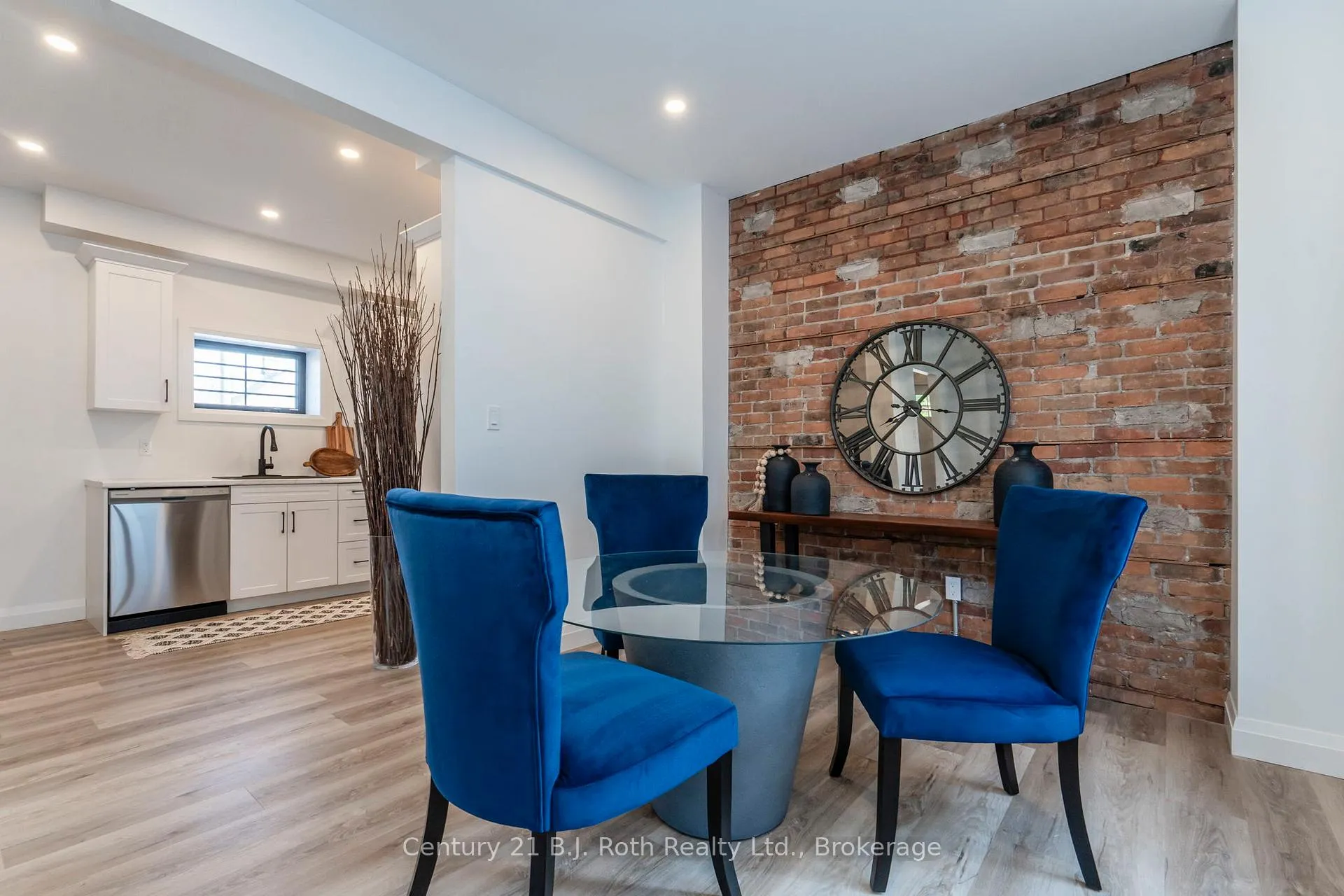 Photo 6 of 339 First Street, Midland — HOMEH