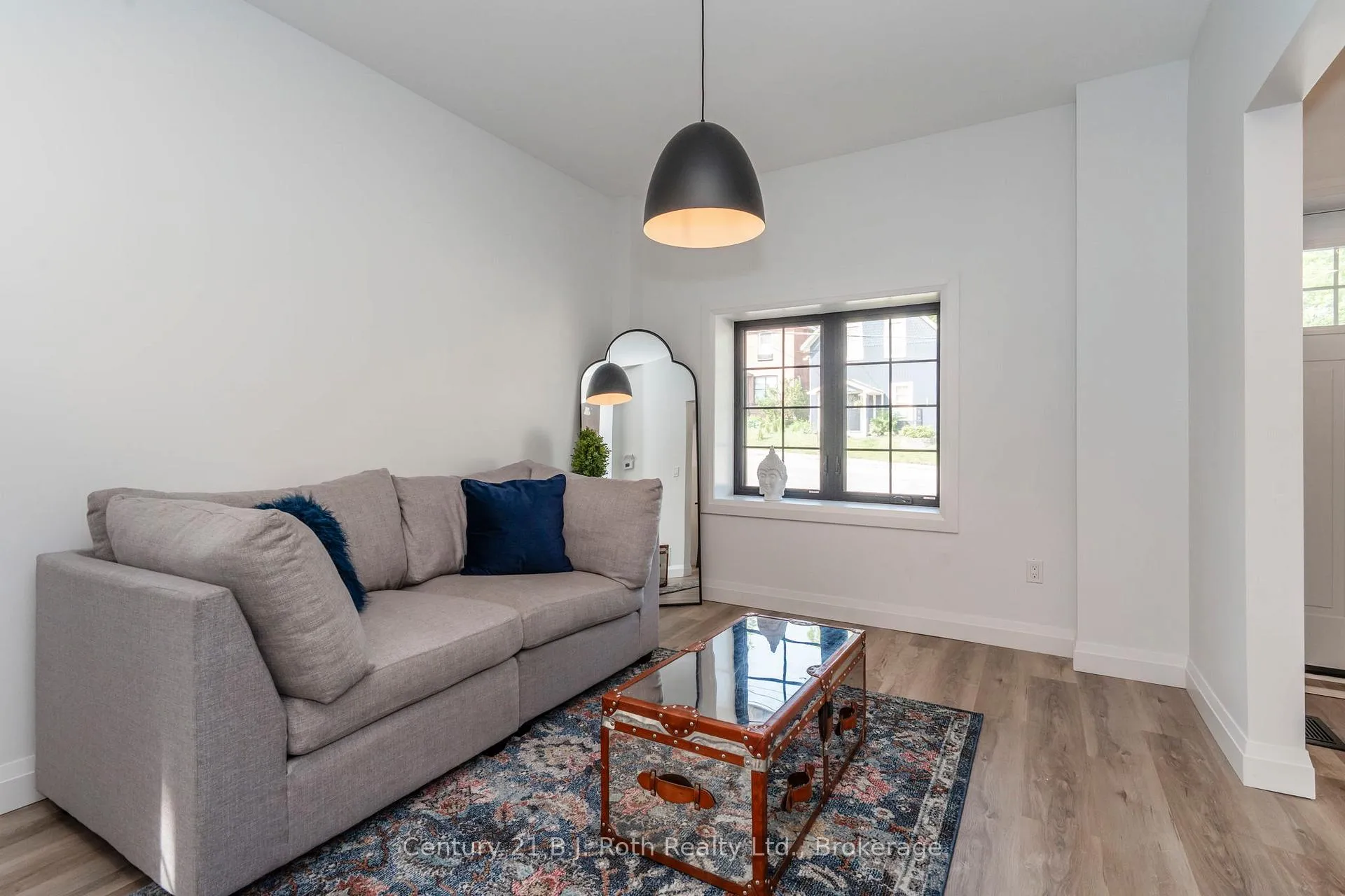 Photo 10 of 339 First Street, Midland — HOMEH