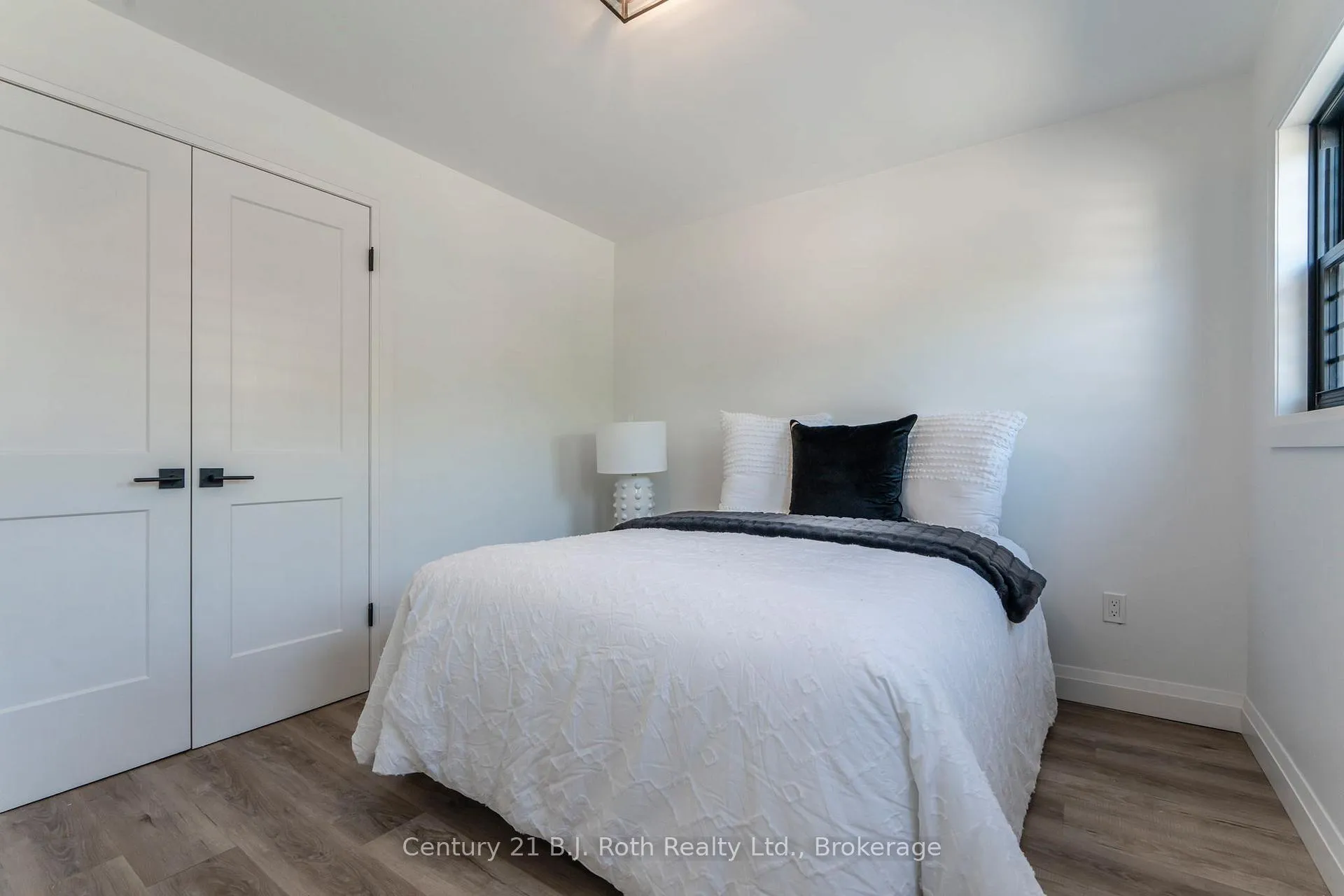 Photo 18 of 339 First Street, Midland — HOMEH