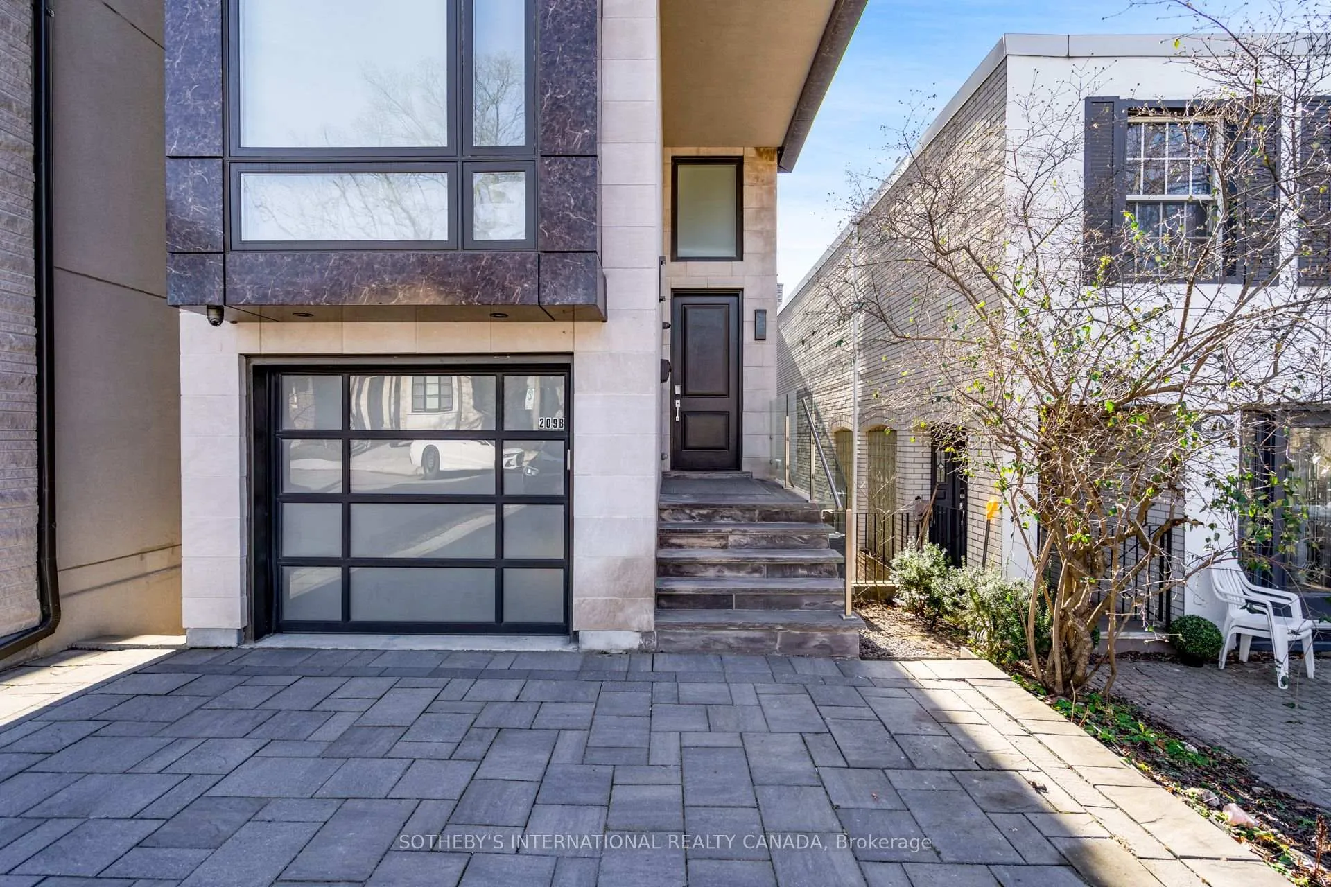 Photo 3 of 209B Glengarry Avenue, Toronto, Lawrence Park North — HOMEH