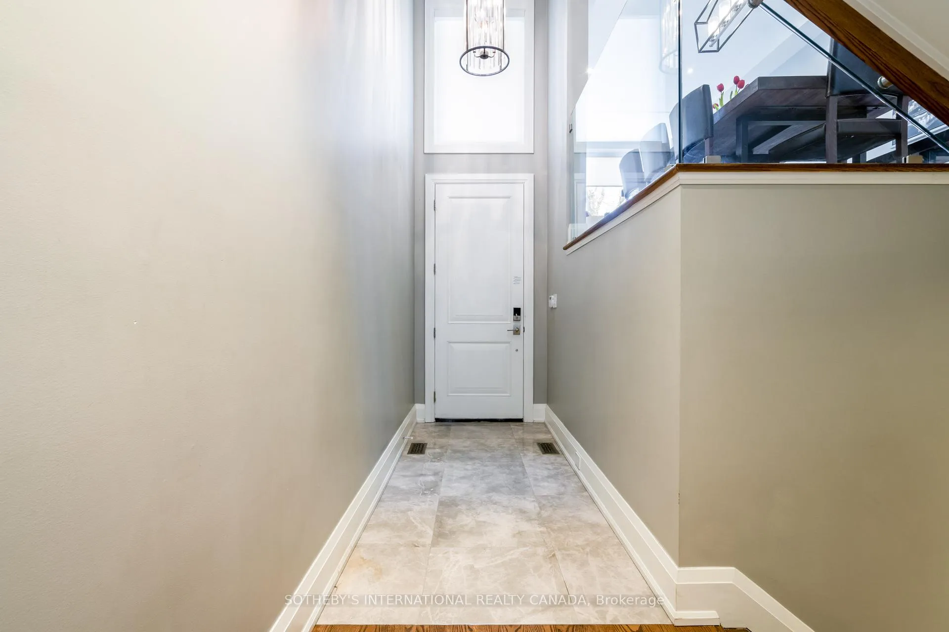 Photo 5 of 209B Glengarry Avenue, Toronto, Lawrence Park North — HOMEH