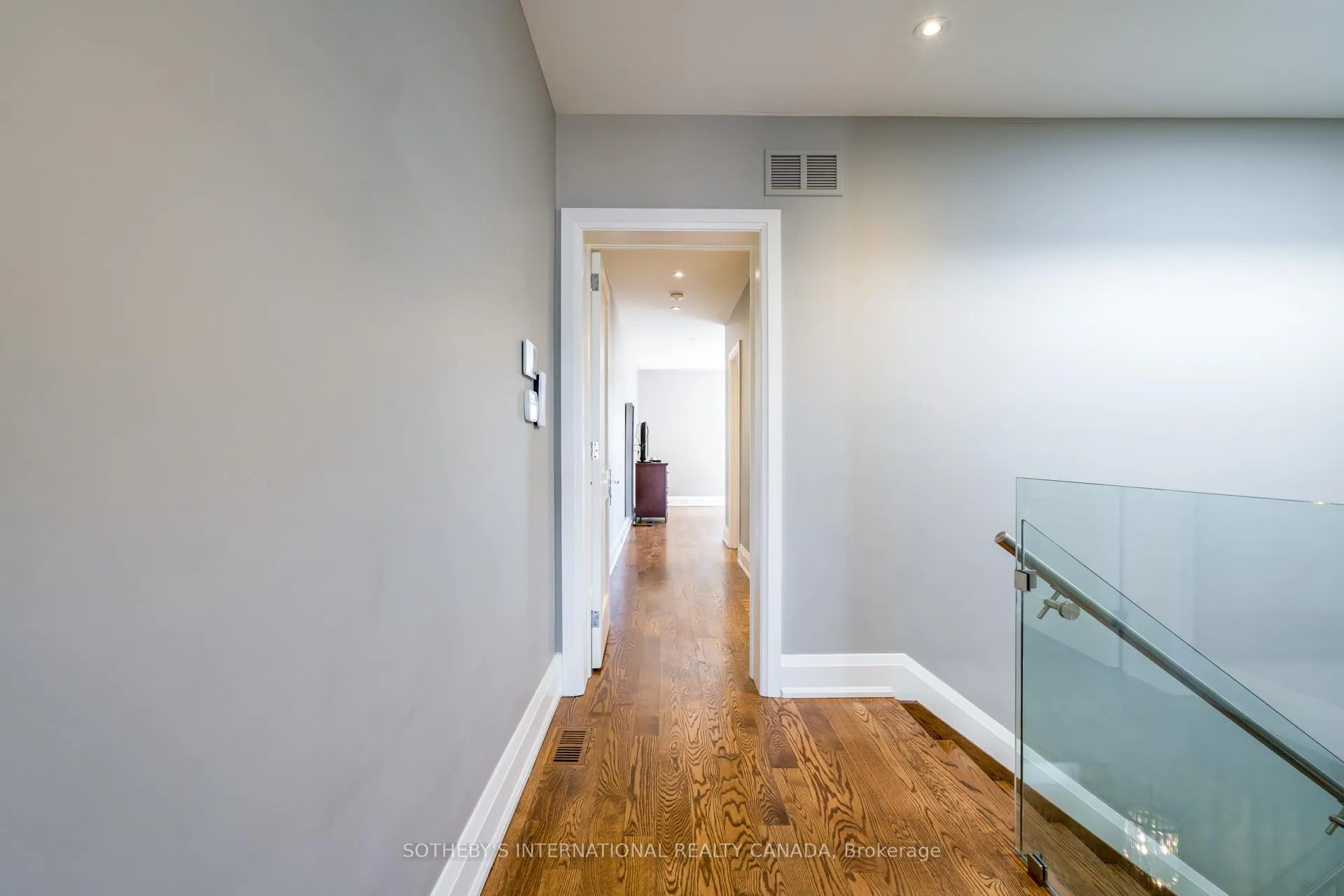 Photo 28 of 209B Glengarry Avenue, Toronto, Lawrence Park North — HOMEH