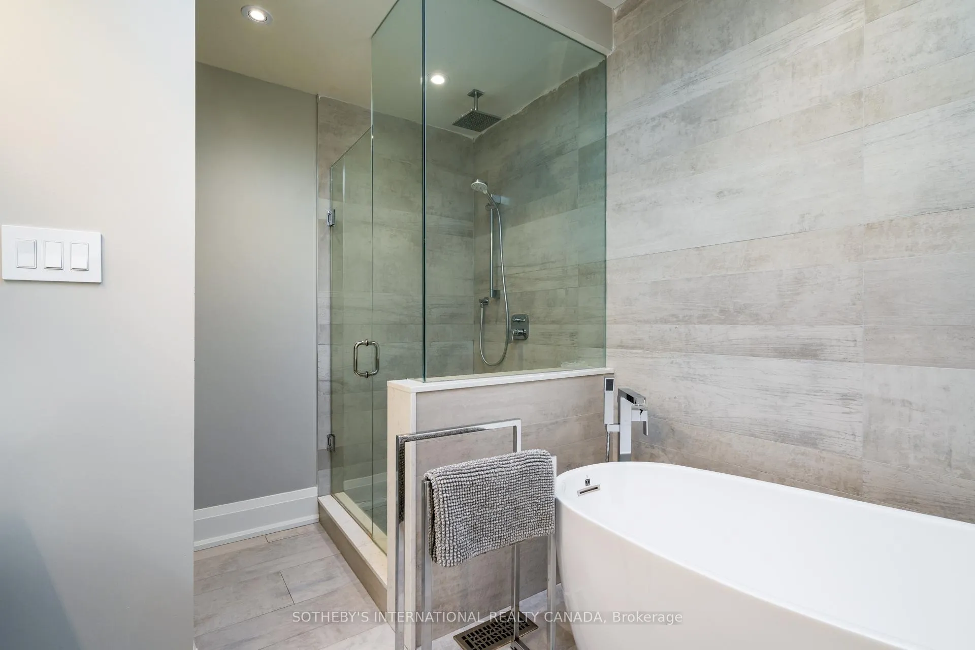 Photo 34 of 209B Glengarry Avenue, Toronto, Lawrence Park North — HOMEH