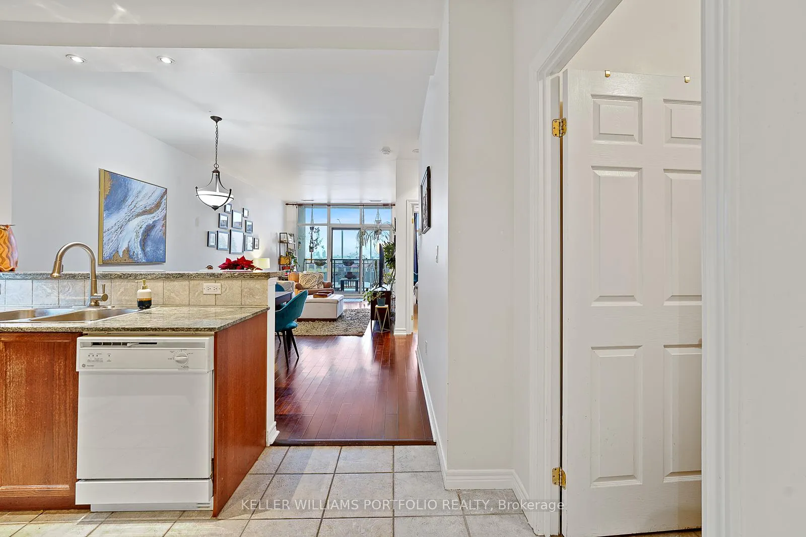 Photo 2 of Unit 206, 1 Leaside Park Drive, Toronto, Thorncliffe Park — HOMEH
