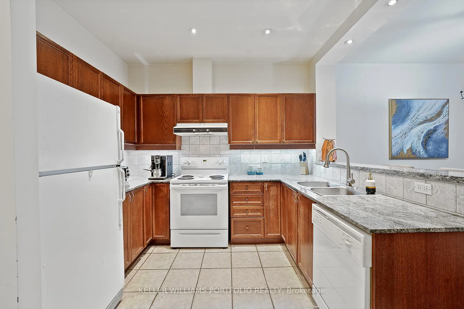 Photo 5 of Unit 206, 1 Leaside Park Drive, Toronto, Thorncliffe Park — HOMEH
